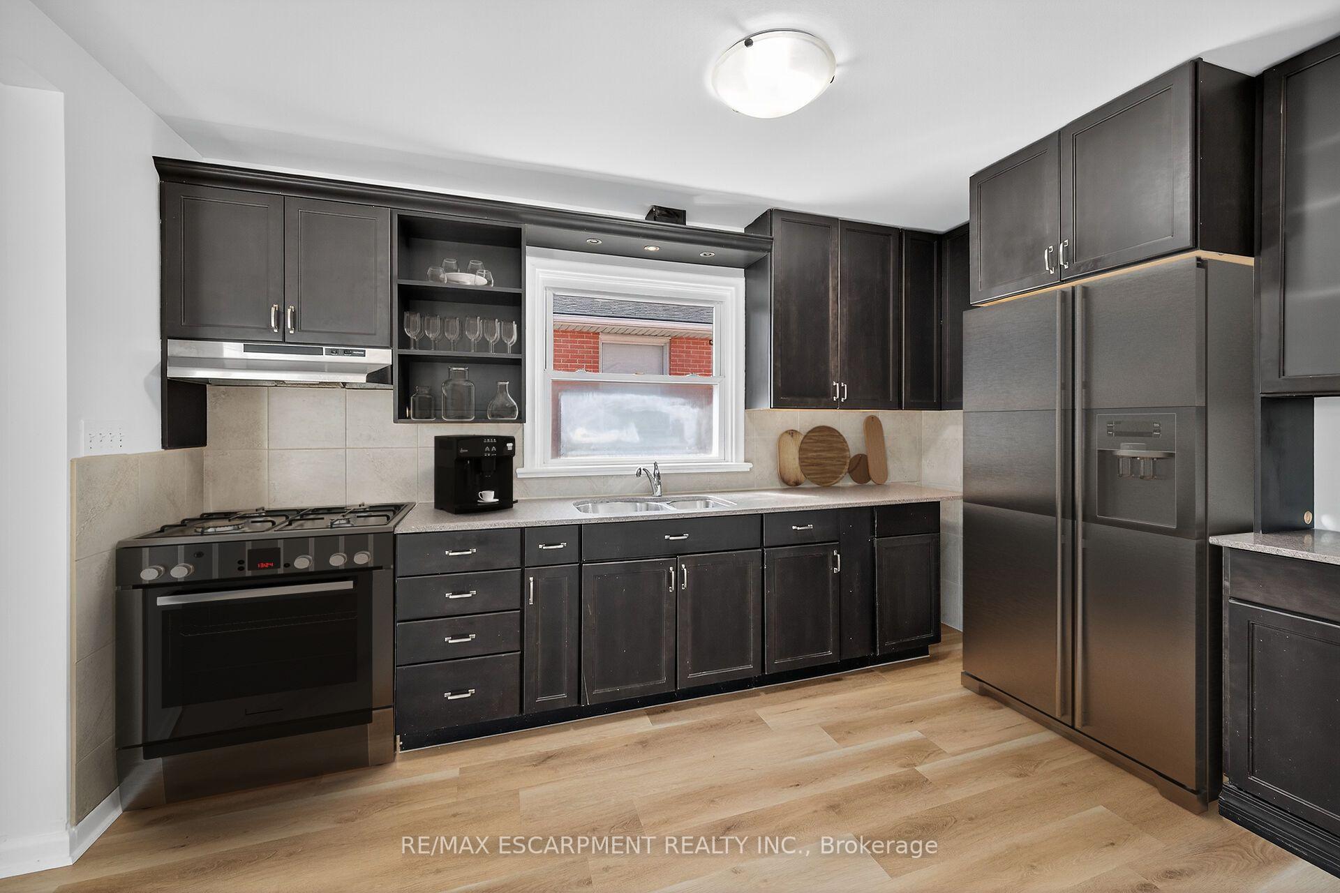 Photo 10 of 314 East 16th Street, Hamilton, Hill Park — HOMEH