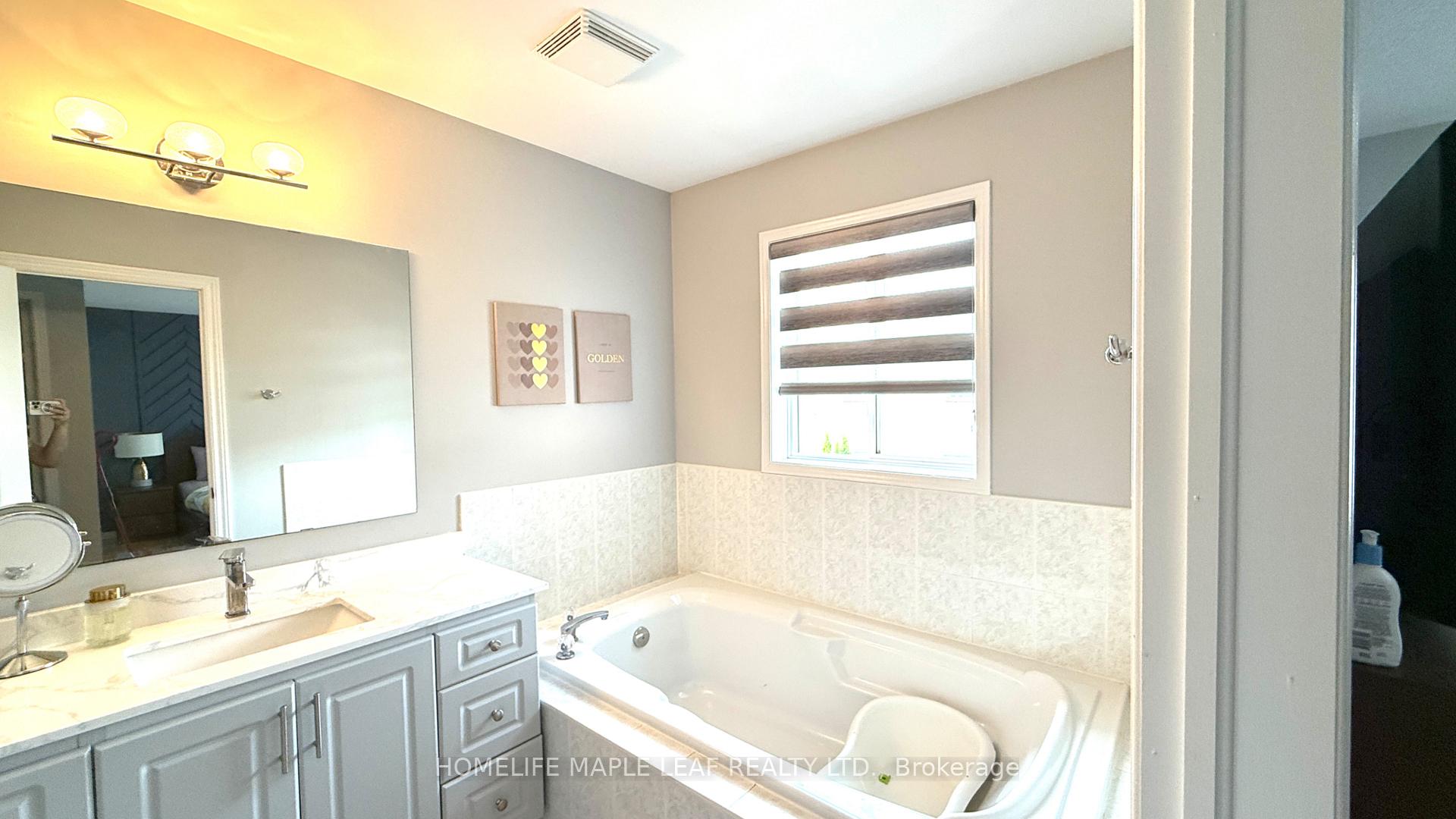 Photo 25 of 22 Allangrove Drive, Brampton, Fletcher's Meadow — HOMEH