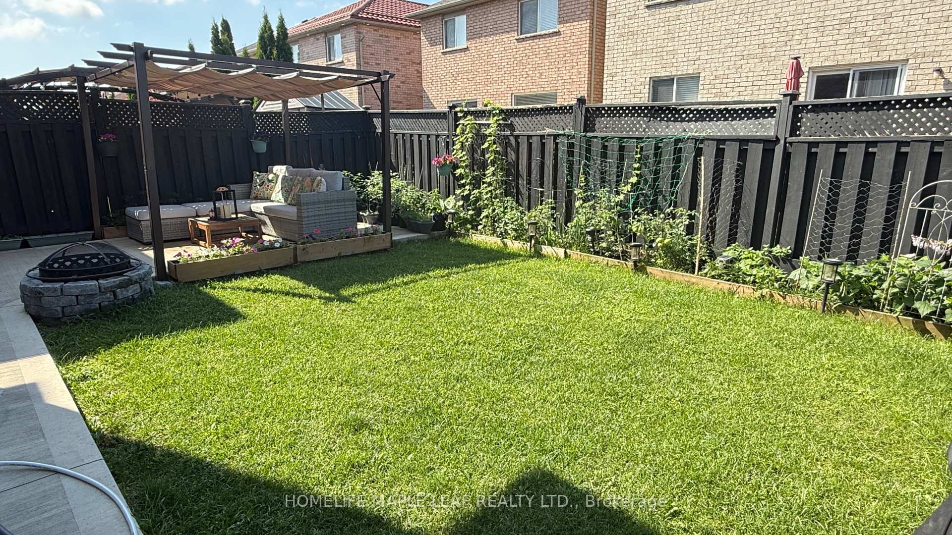 Photo 35 of 22 Allangrove Drive, Brampton, Fletcher's Meadow — HOMEH