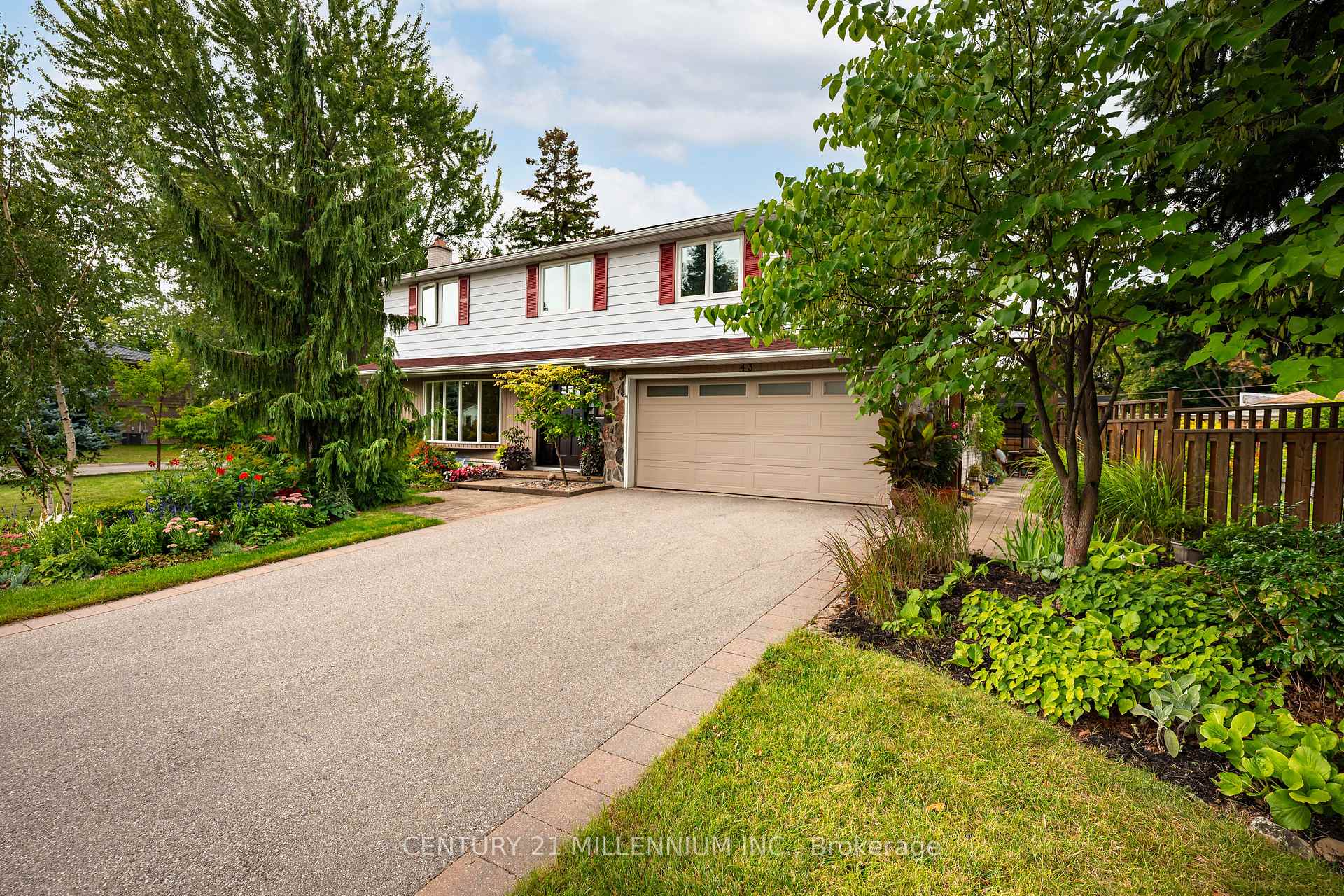 Photo 2 of 43 Erindale Crescent, Brampton, Brampton East — HOMEH