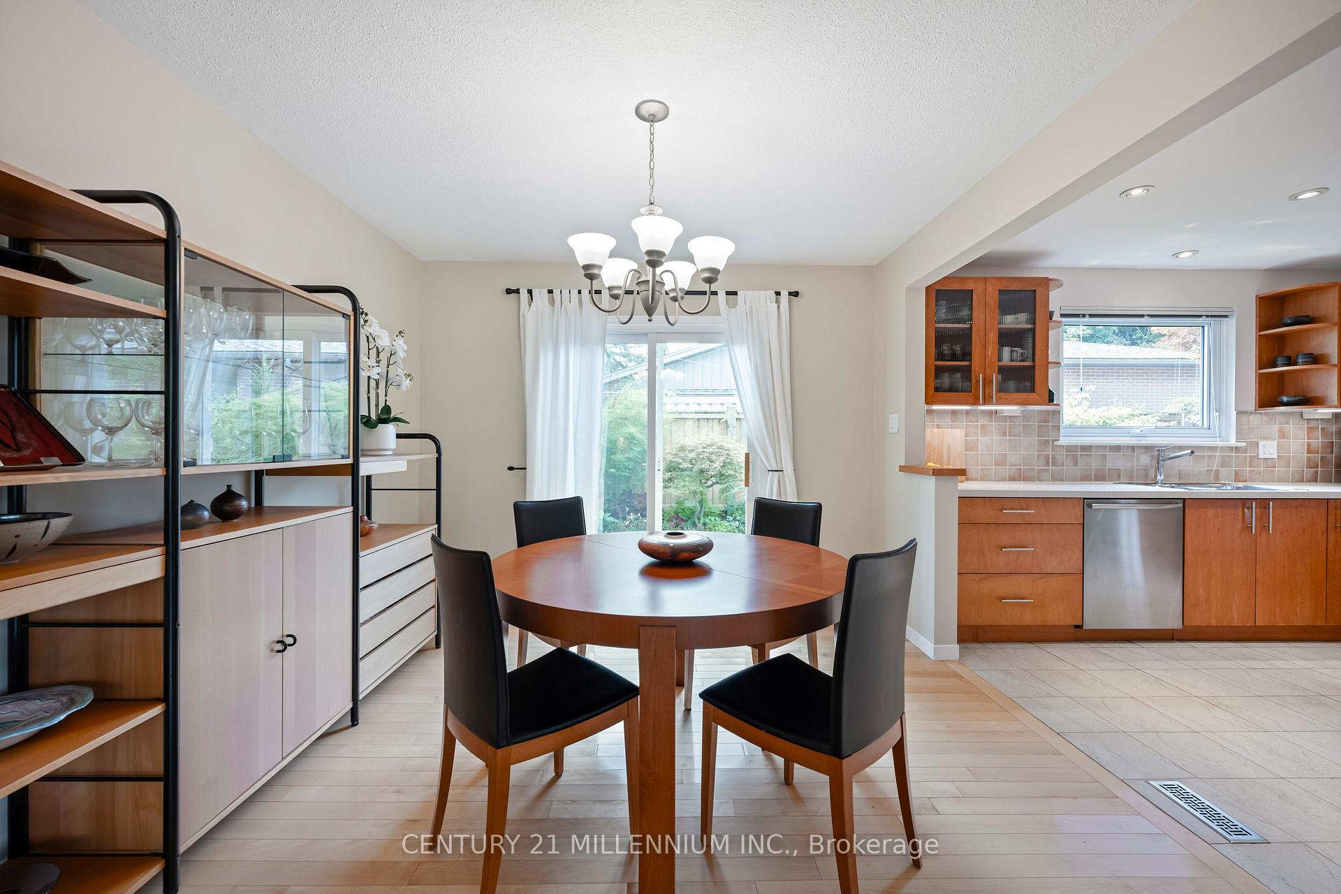 Photo 9 of 43 Erindale Crescent, Brampton, Brampton East — HOMEH