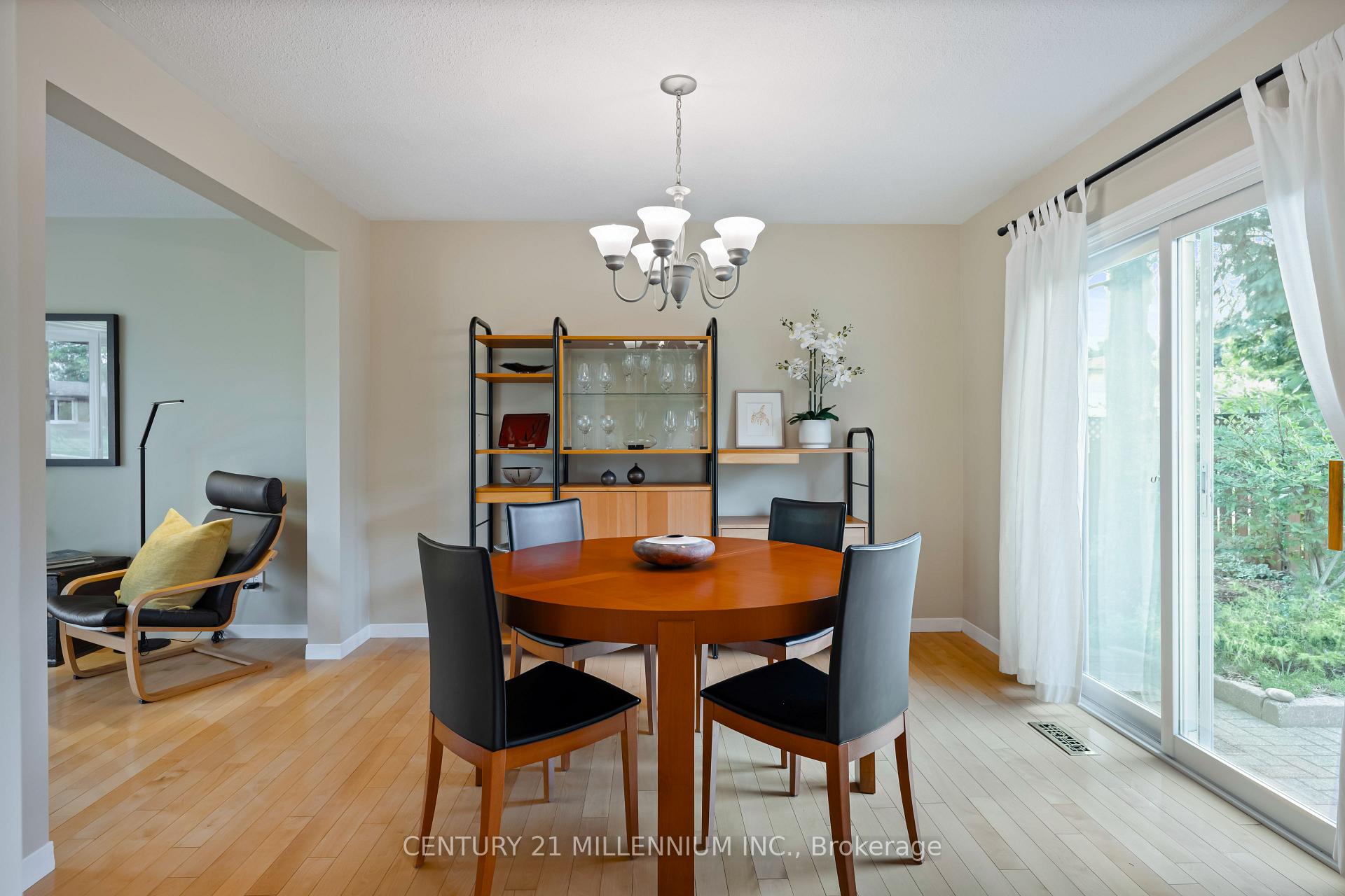 Photo 10 of 43 Erindale Crescent, Brampton, Brampton East — HOMEH