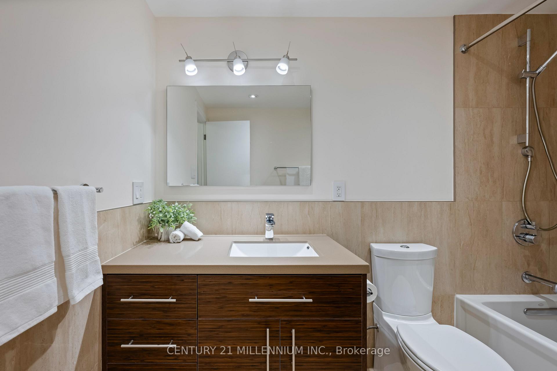 Photo 22 of 43 Erindale Crescent, Brampton, Brampton East — HOMEH
