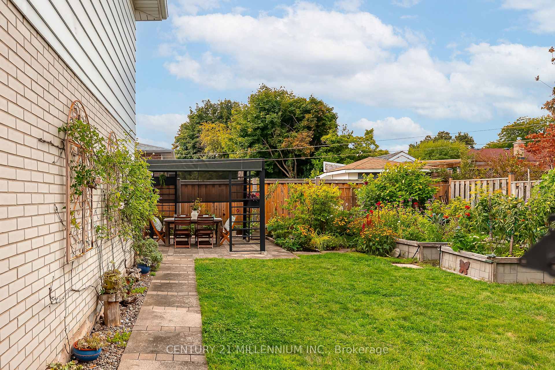 Photo 35 of 43 Erindale Crescent, Brampton, Brampton East — HOMEH