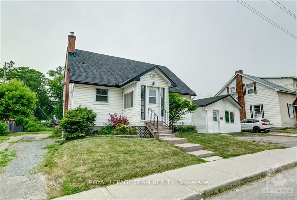 Photo 12 of 208 Bell Street, Arnprior — HOMEH