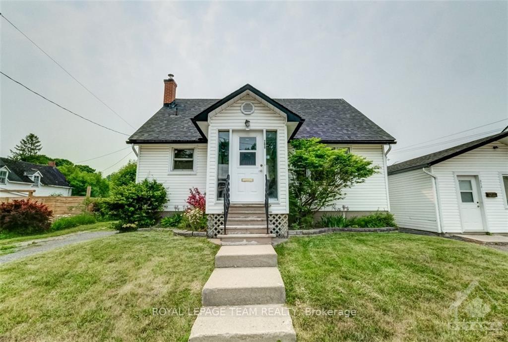 Photo 4 of 208 Bell Street, Arnprior — HOMEH