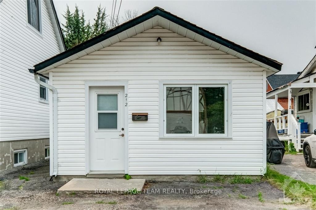 Photo 2 of 208 Bell Street, Arnprior — HOMEH