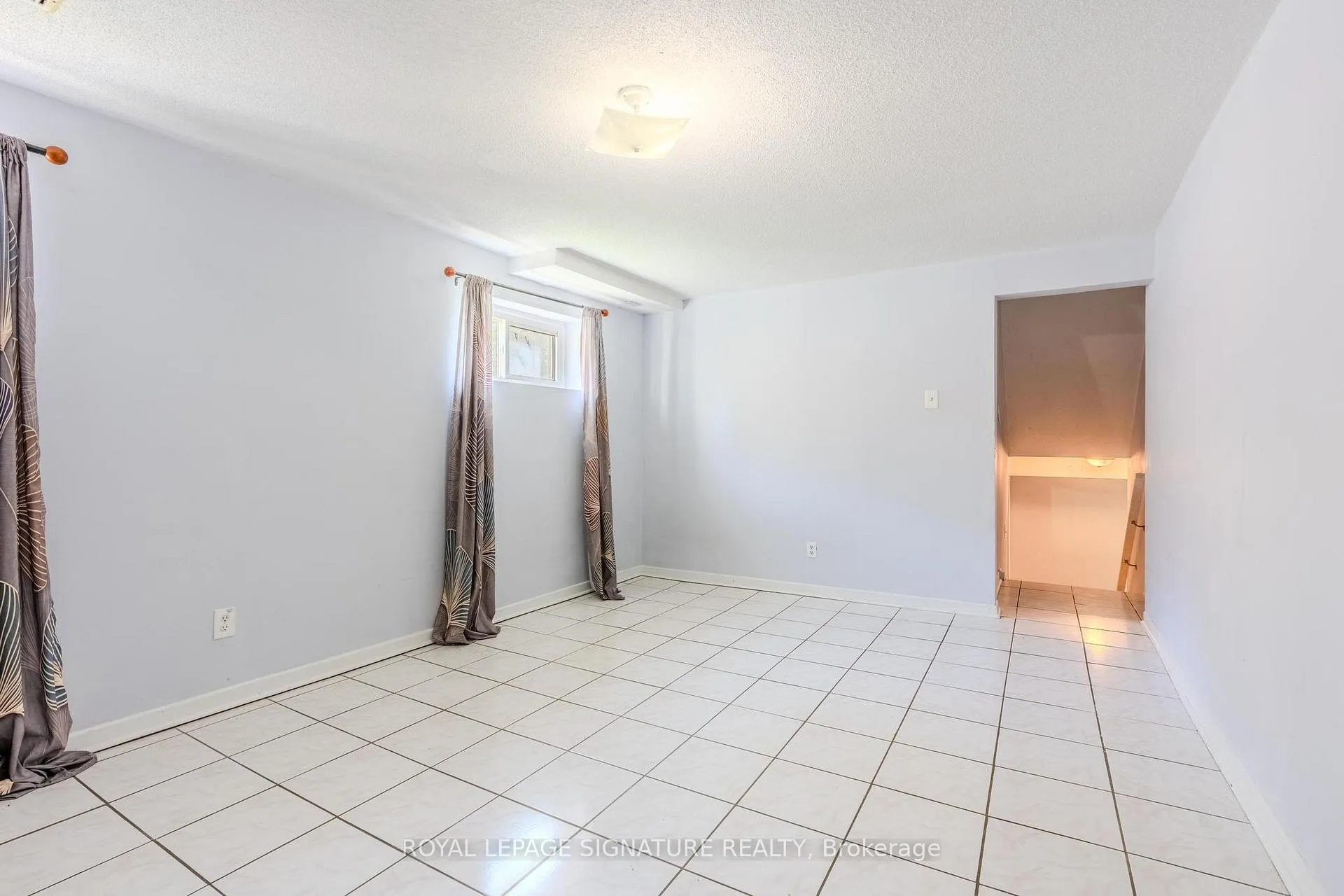 Photo 4 of Unit Bsmt, 320 Royal Salisbury Way, Brampton, Madoc — HOMEH