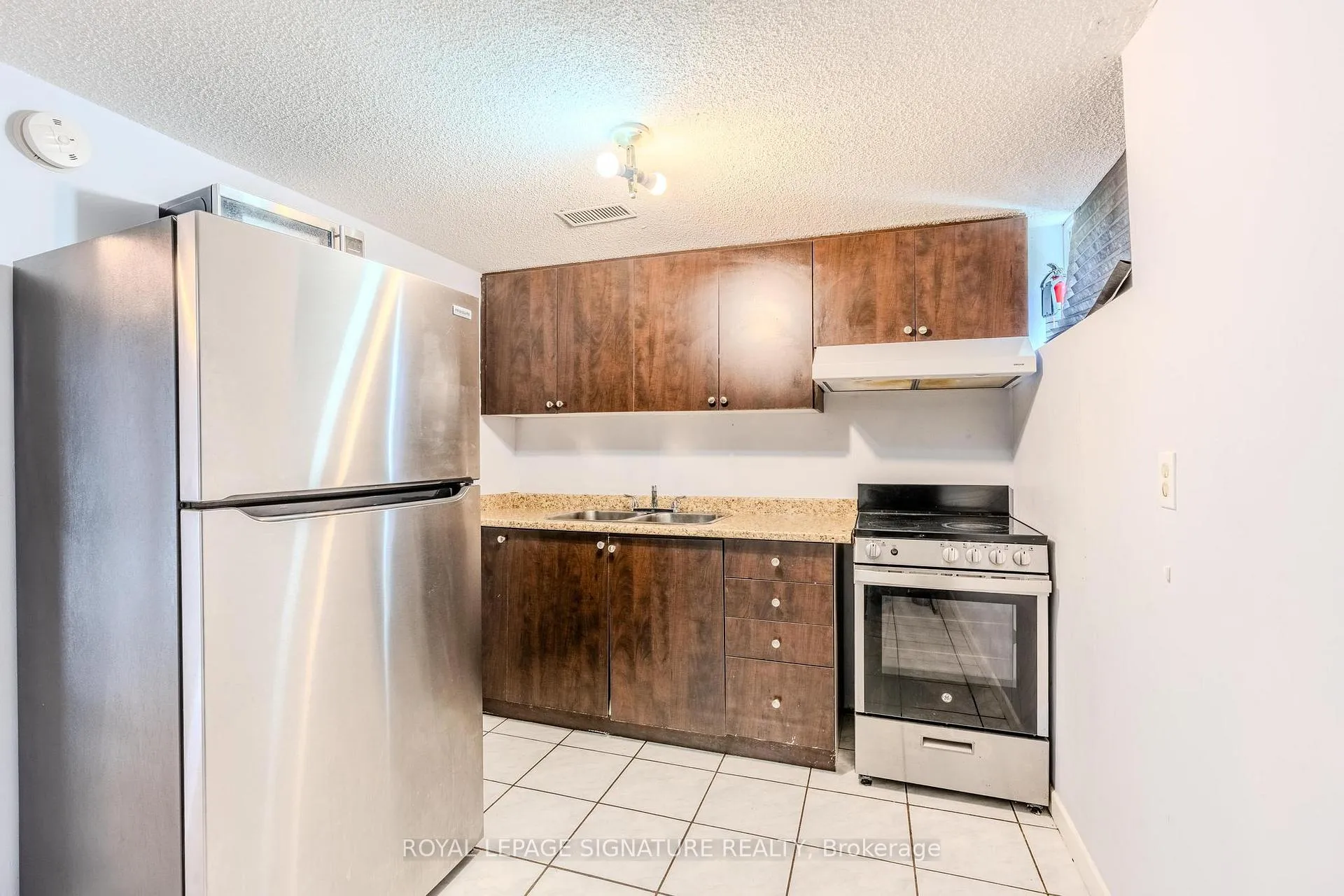 Photo 6 of Unit Bsmt, 320 Royal Salisbury Way, Brampton, Madoc — HOMEH