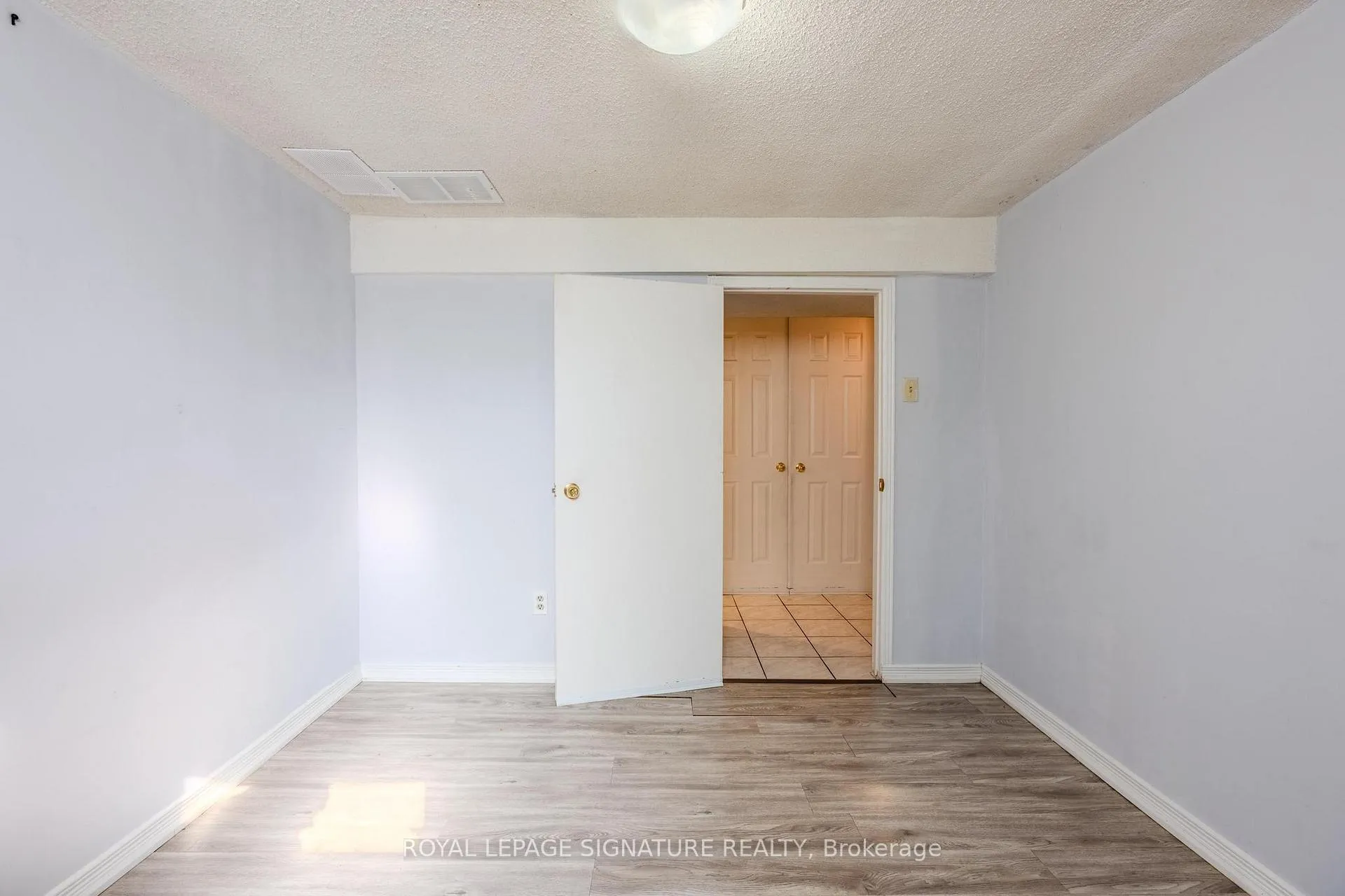 Photo 7 of Unit Bsmt, 320 Royal Salisbury Way, Brampton, Madoc — HOMEH
