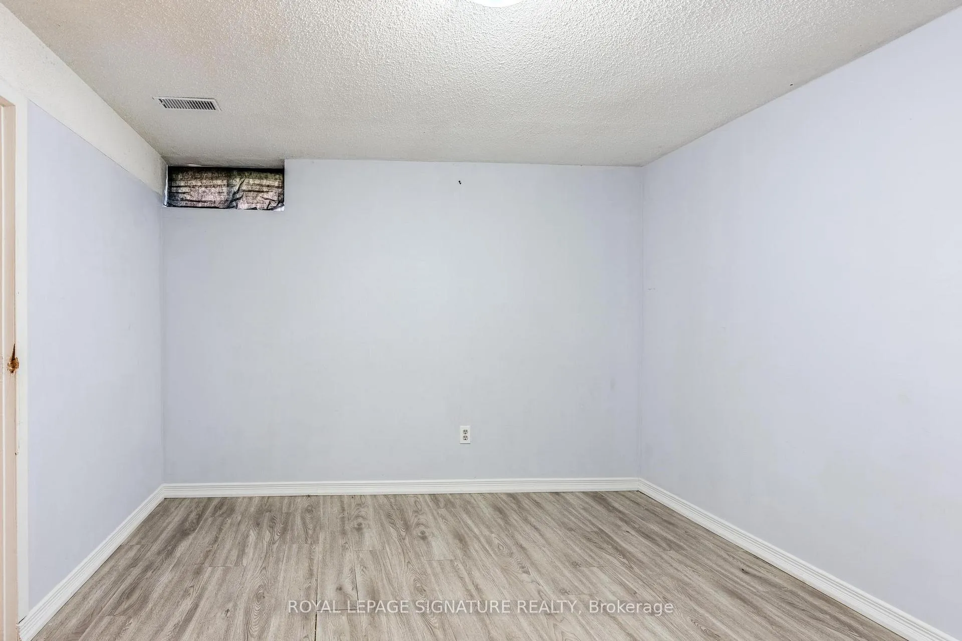 Photo 12 of Unit Bsmt, 320 Royal Salisbury Way, Brampton, Madoc — HOMEH