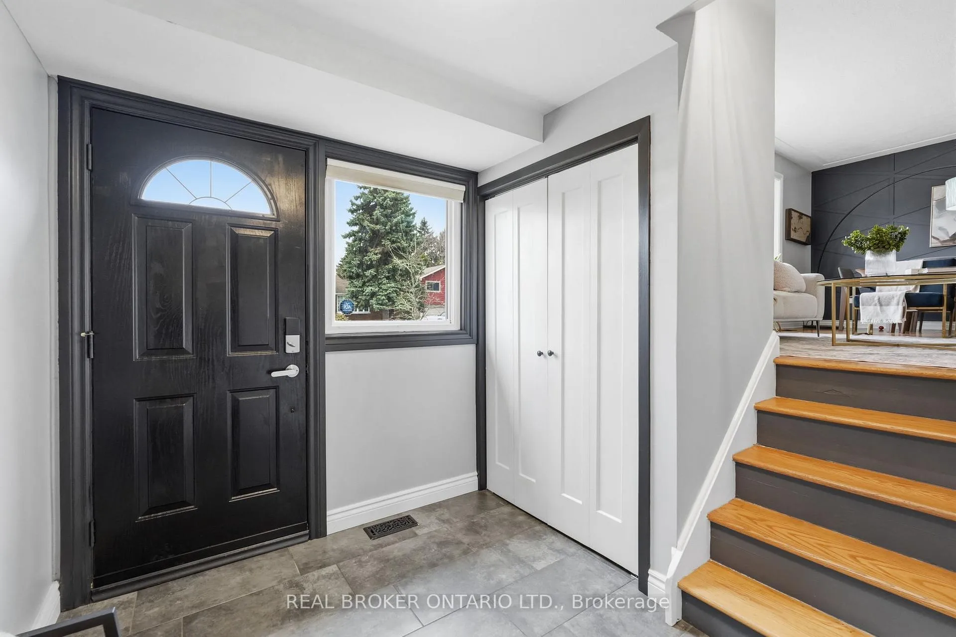 Photo 4 of 178 Delmar Drive, Hamilton, Buchanan — HOMEH