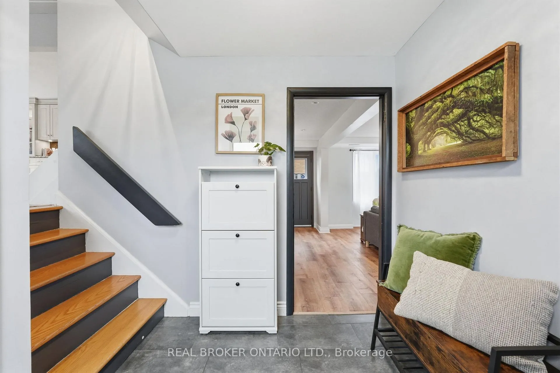 Photo 5 of 178 Delmar Drive, Hamilton, Buchanan — HOMEH