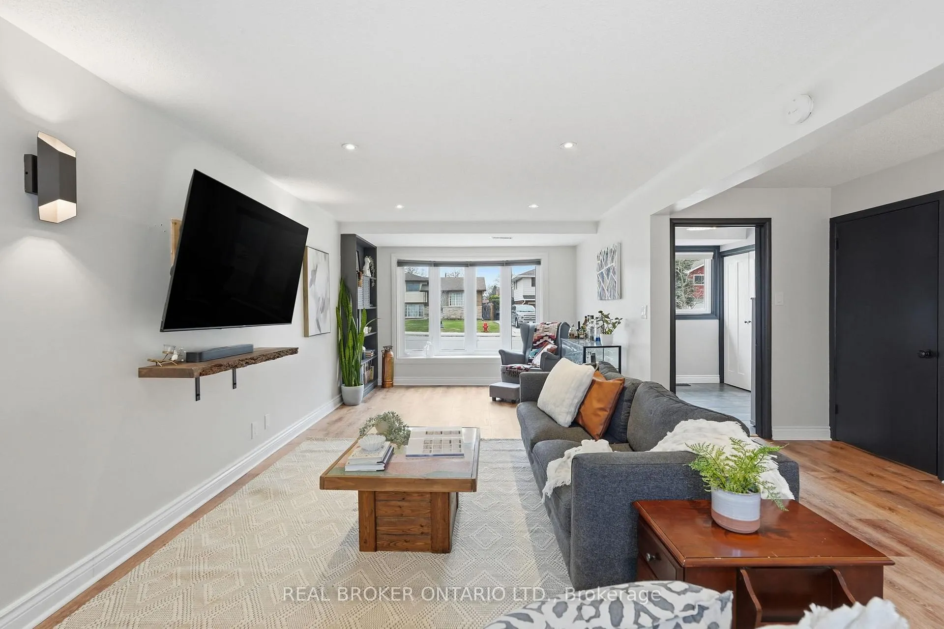 Photo 9 of 178 Delmar Drive, Hamilton, Buchanan — HOMEH
