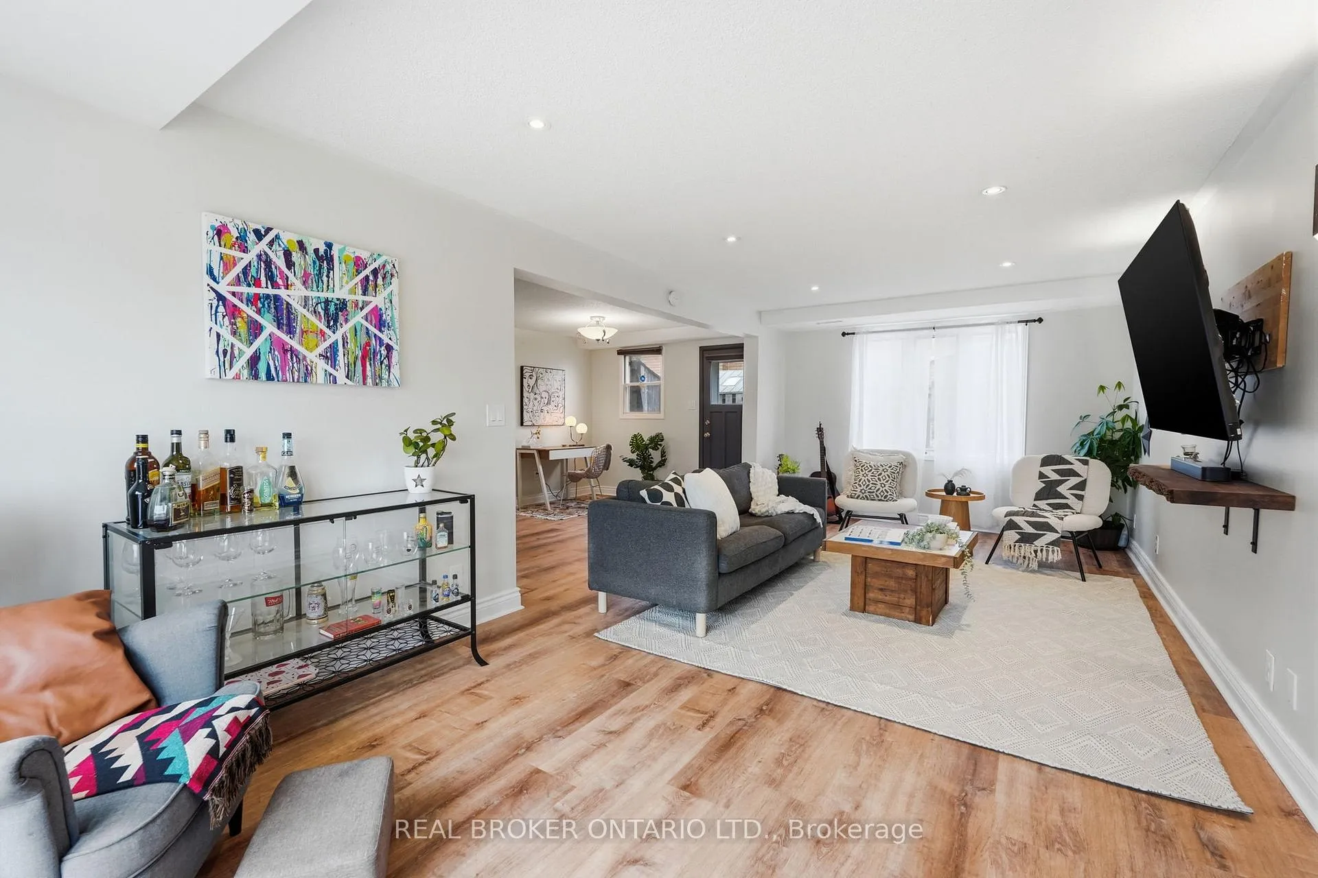 Photo 10 of 178 Delmar Drive, Hamilton, Buchanan — HOMEH