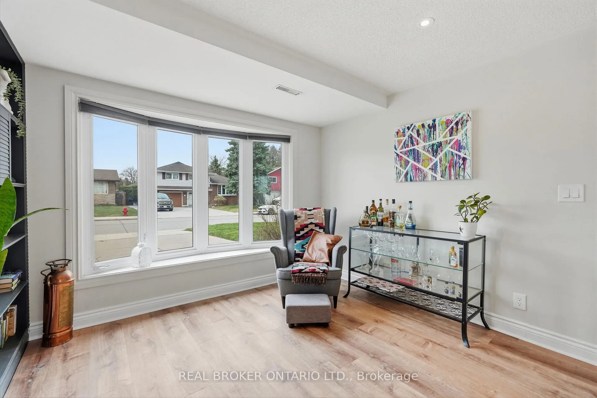 Photo 11 of 178 Delmar Drive, Hamilton, Buchanan — HOMEH