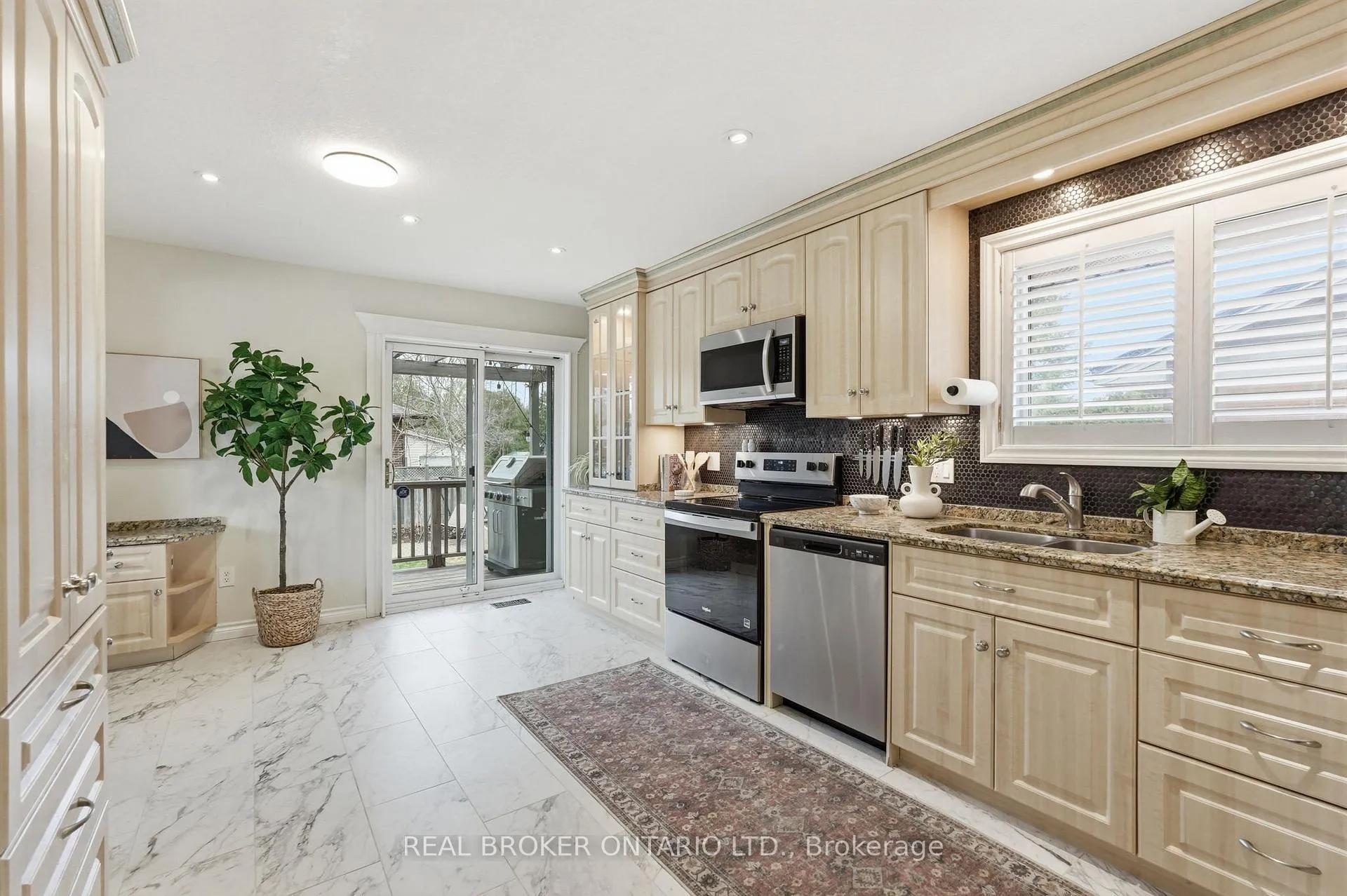 Photo 18 of 178 Delmar Drive, Hamilton, Buchanan — HOMEH