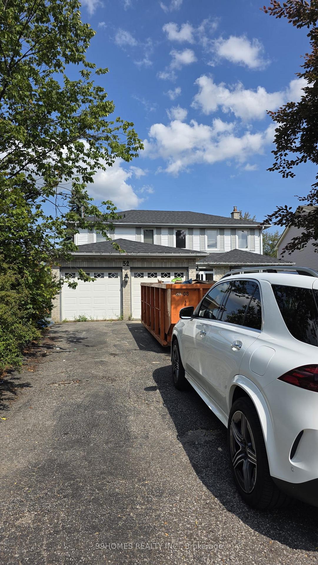 Front of Unit Bsmt, 52 Nantucket Crescent