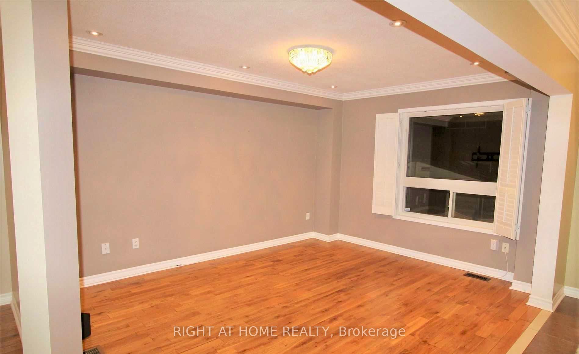 Photo 3 of 43 Bushmill Circle, Brampton, Fletcher's Meadow — HOMEH