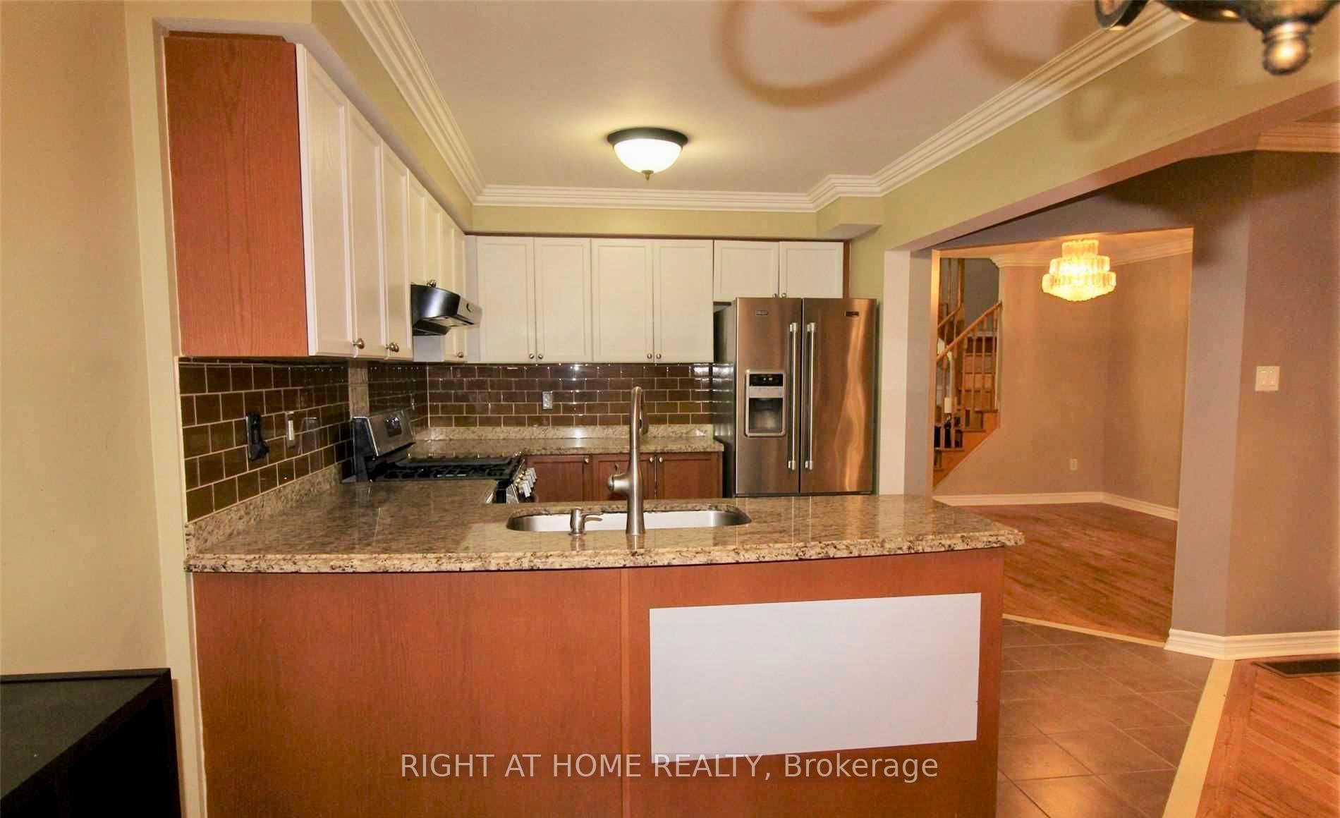Photo 6 of 43 Bushmill Circle, Brampton, Fletcher's Meadow — HOMEH