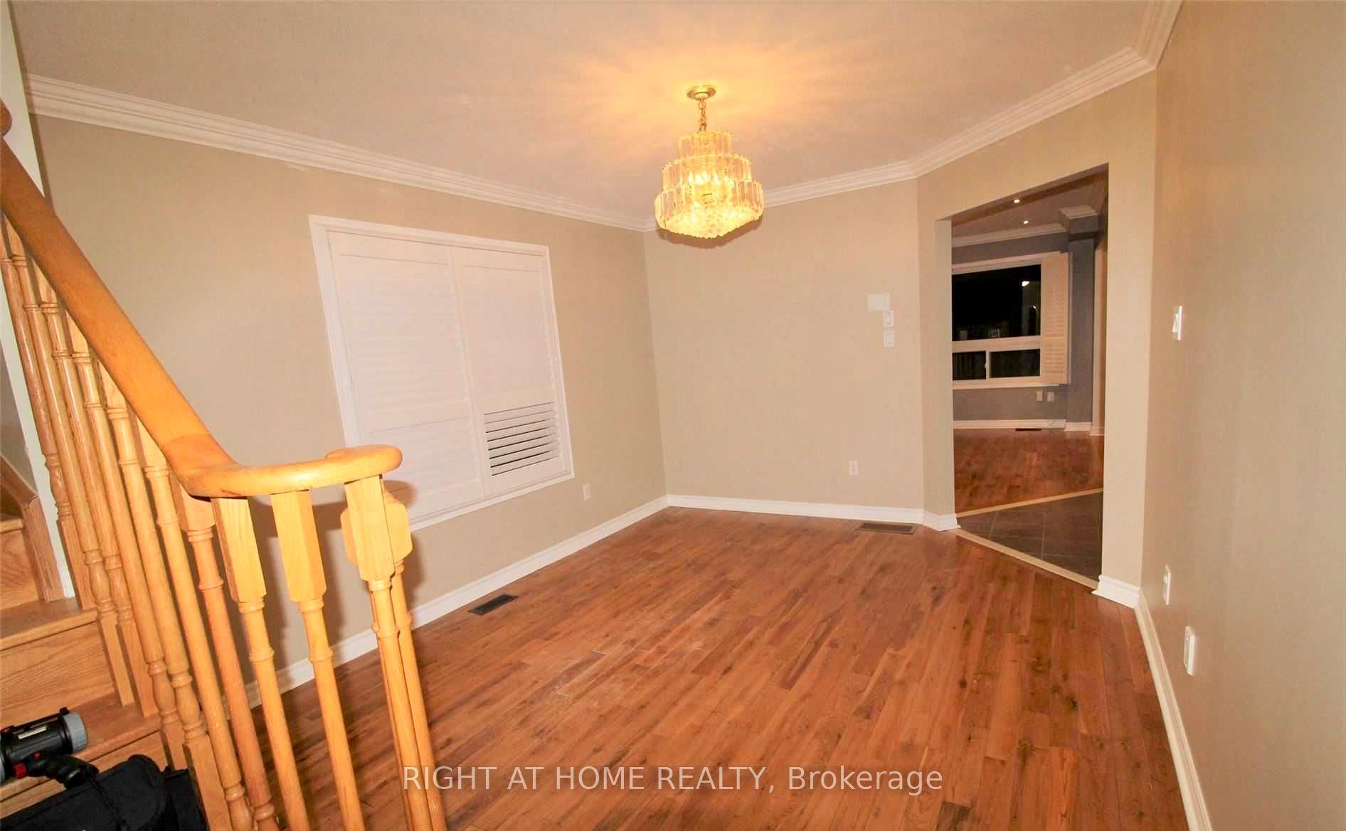 Photo 7 of 43 Bushmill Circle, Brampton, Fletcher's Meadow — HOMEH