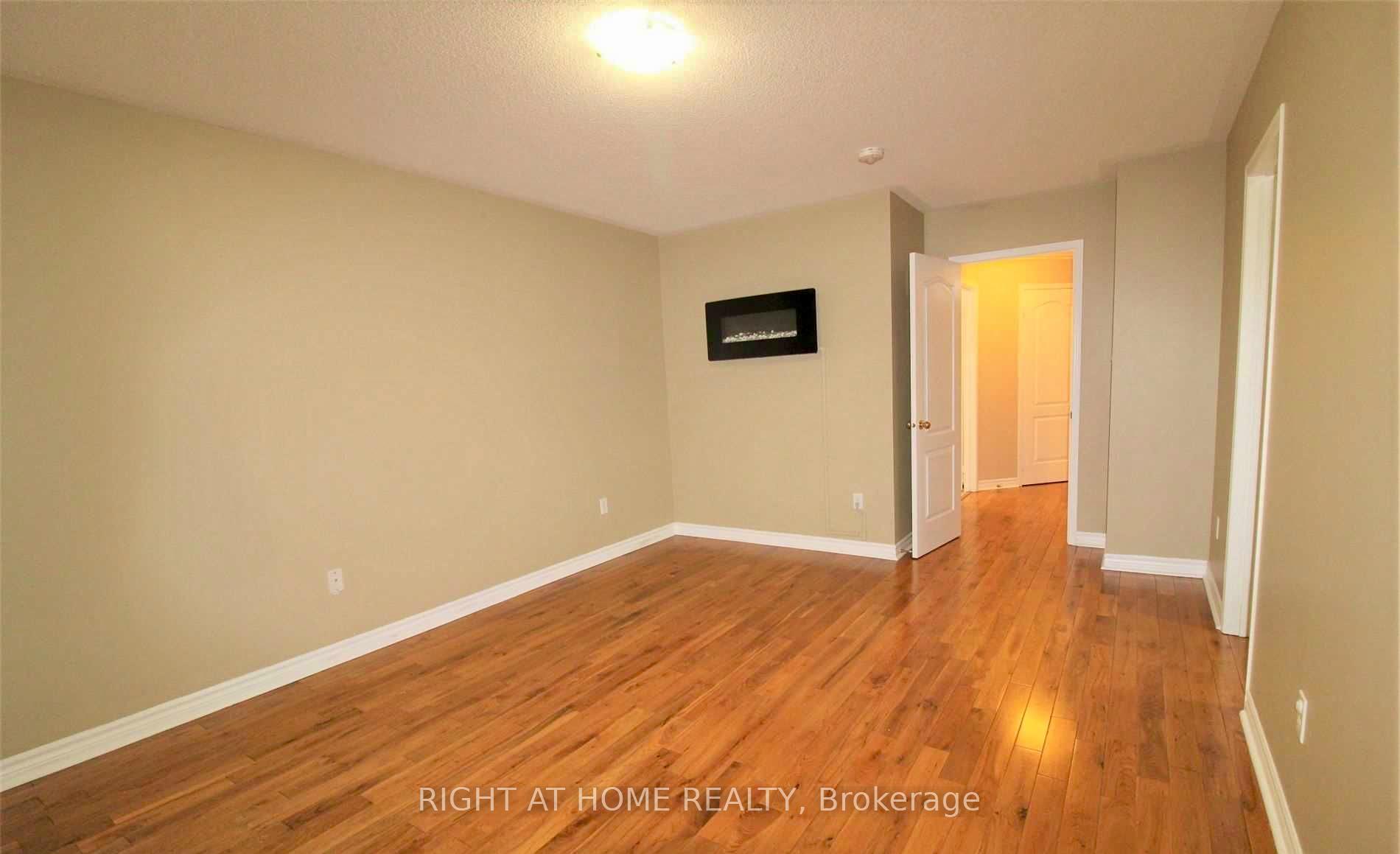 Photo 10 of 43 Bushmill Circle, Brampton, Fletcher's Meadow — HOMEH