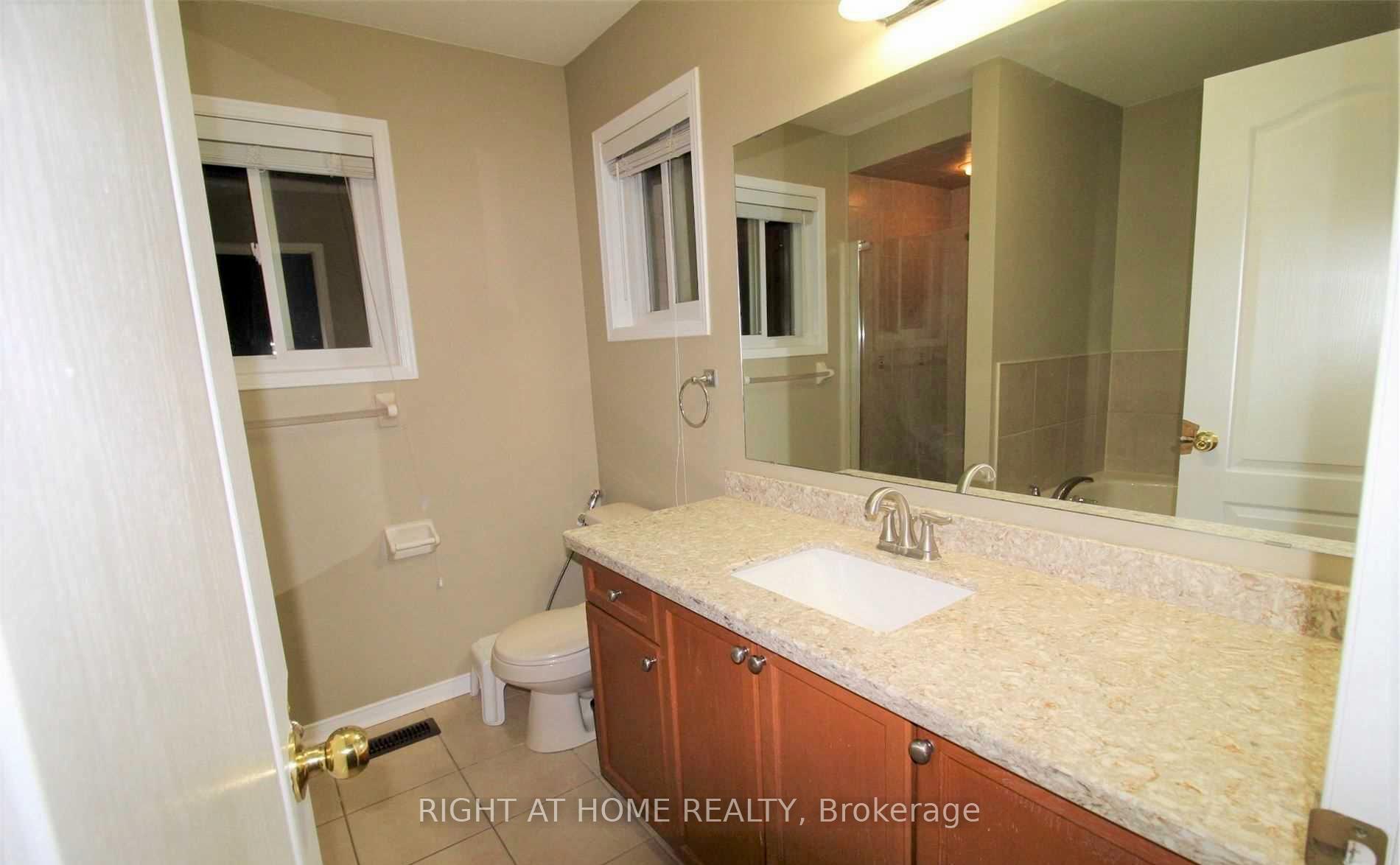 Photo 12 of 43 Bushmill Circle, Brampton, Fletcher's Meadow — HOMEH