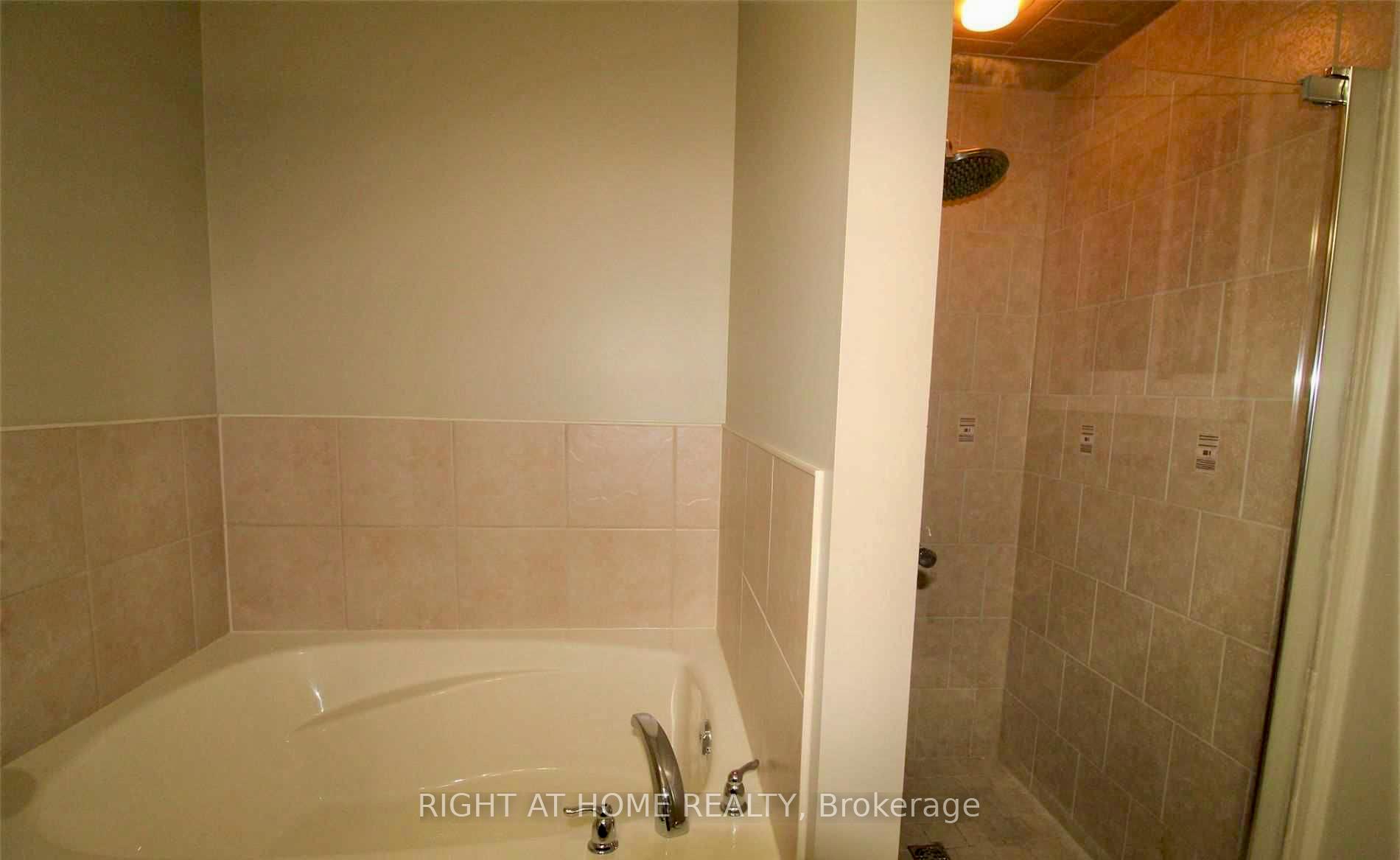 Photo 13 of 43 Bushmill Circle, Brampton, Fletcher's Meadow — HOMEH