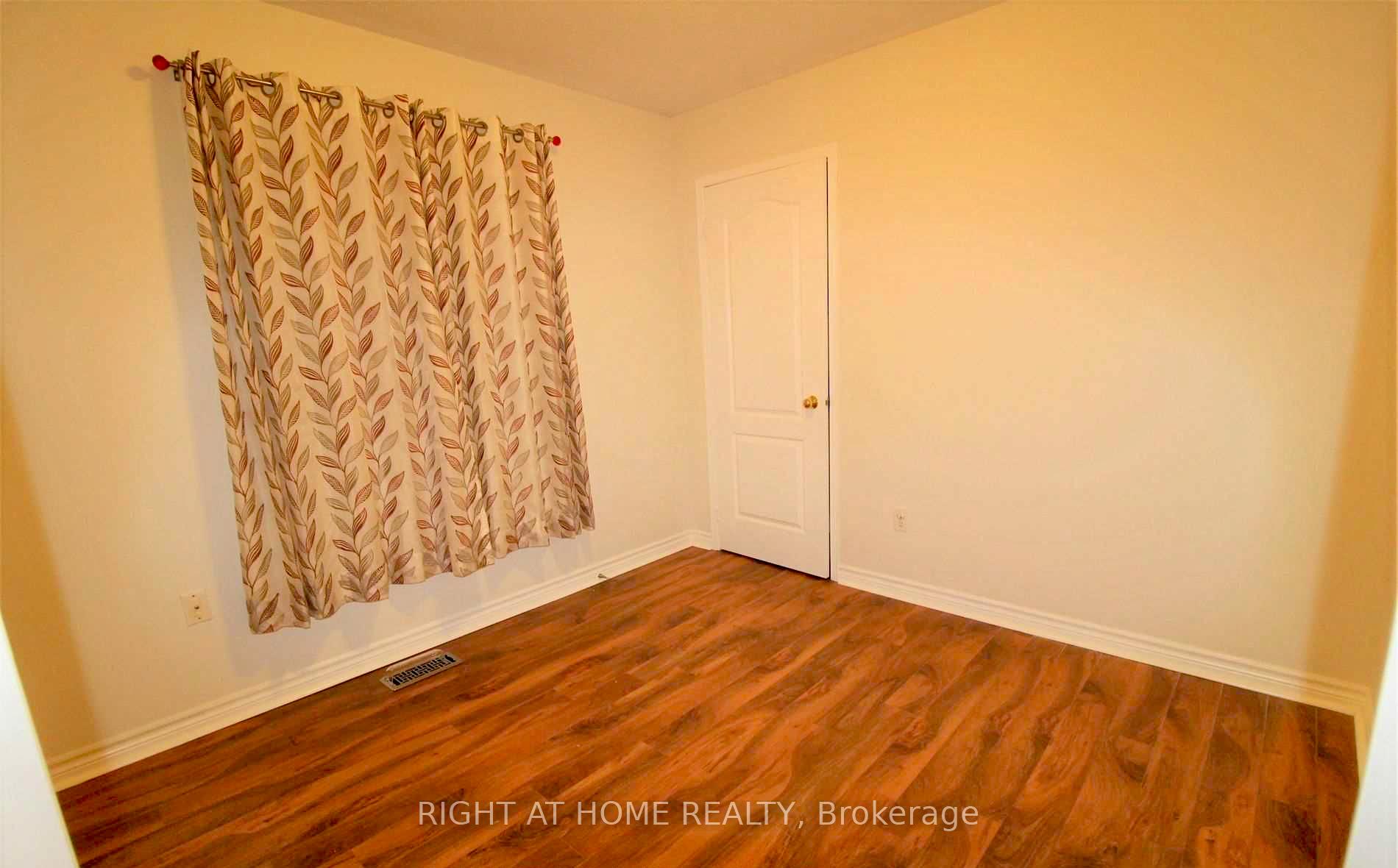 Photo 15 of 43 Bushmill Circle, Brampton, Fletcher's Meadow — HOMEH