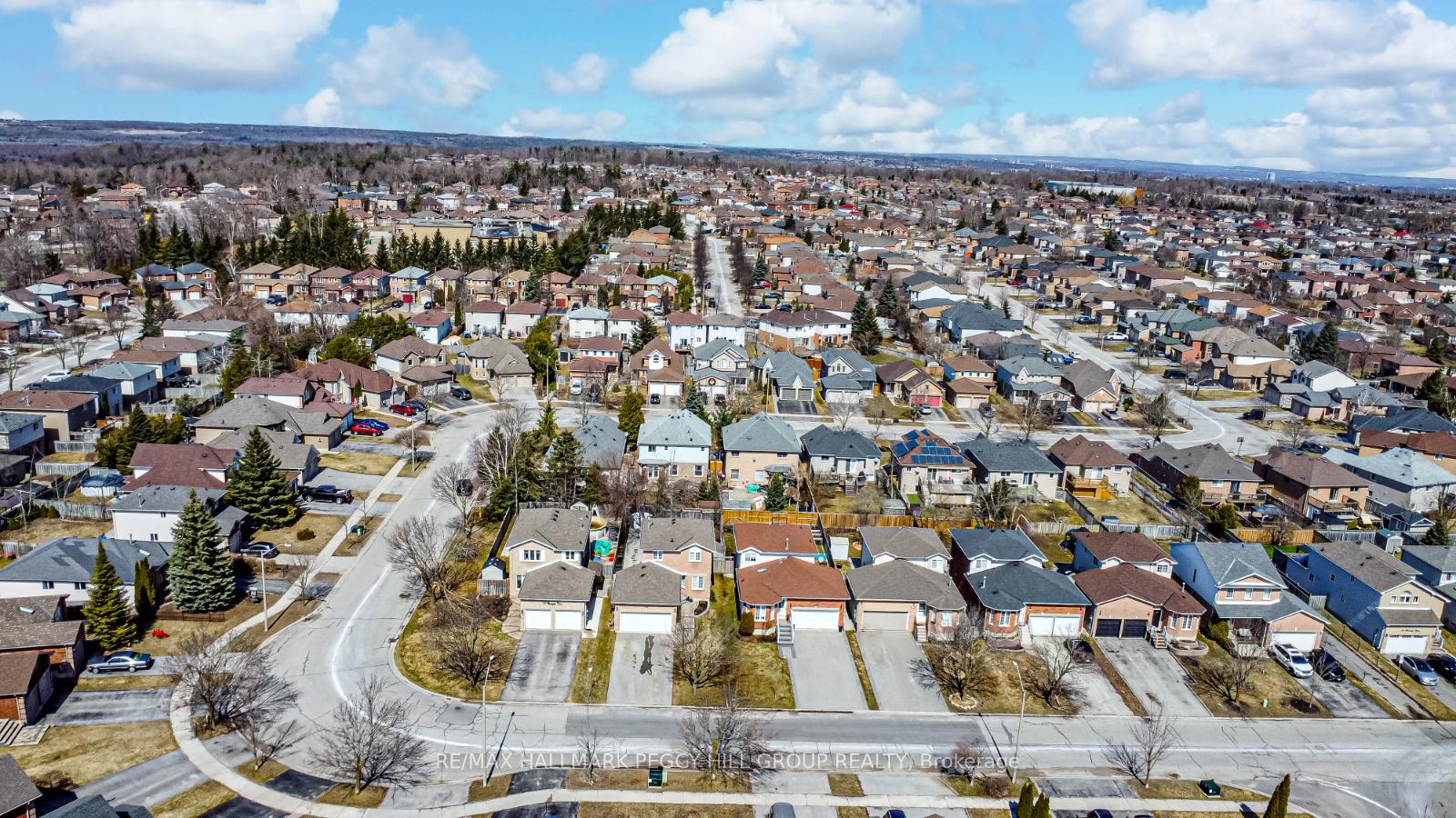 Photo 2 of 148 Wessenger Drive, Barrie, Holly — HOMEH