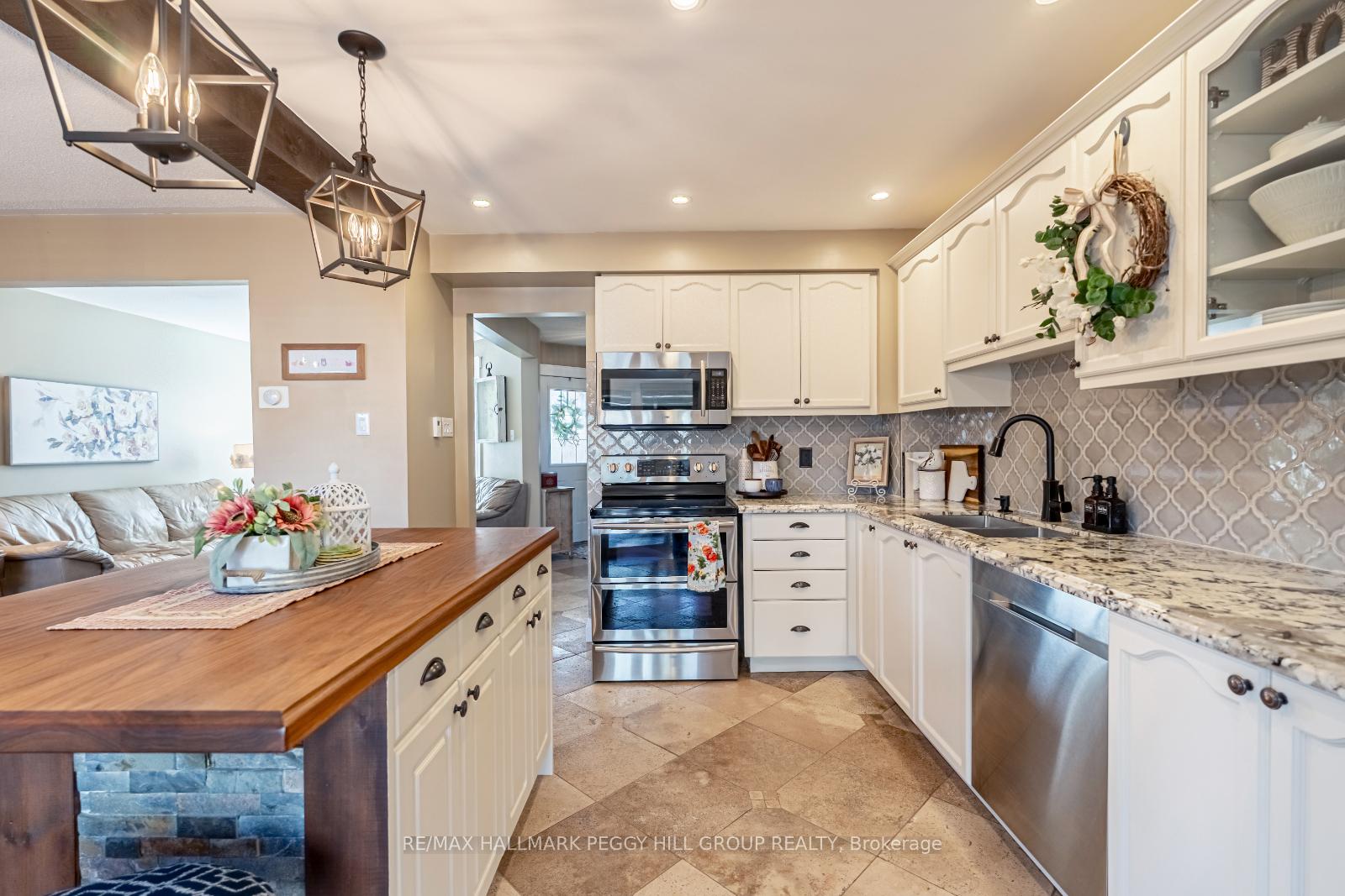 Photo 8 of 148 Wessenger Drive, Barrie, Holly — HOMEH