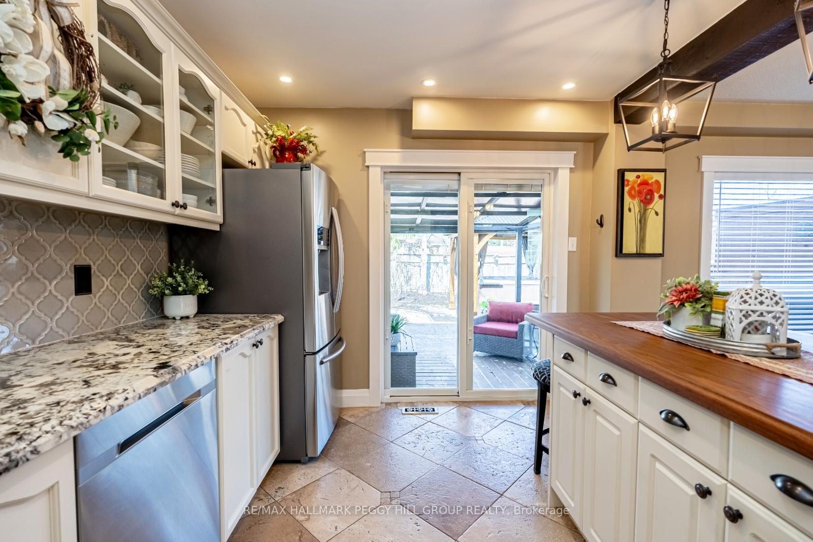 Photo 9 of 148 Wessenger Drive, Barrie, Holly — HOMEH