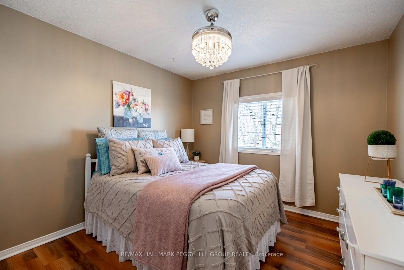 Photo 12 of 148 Wessenger Drive, Barrie, Holly — HOMEH