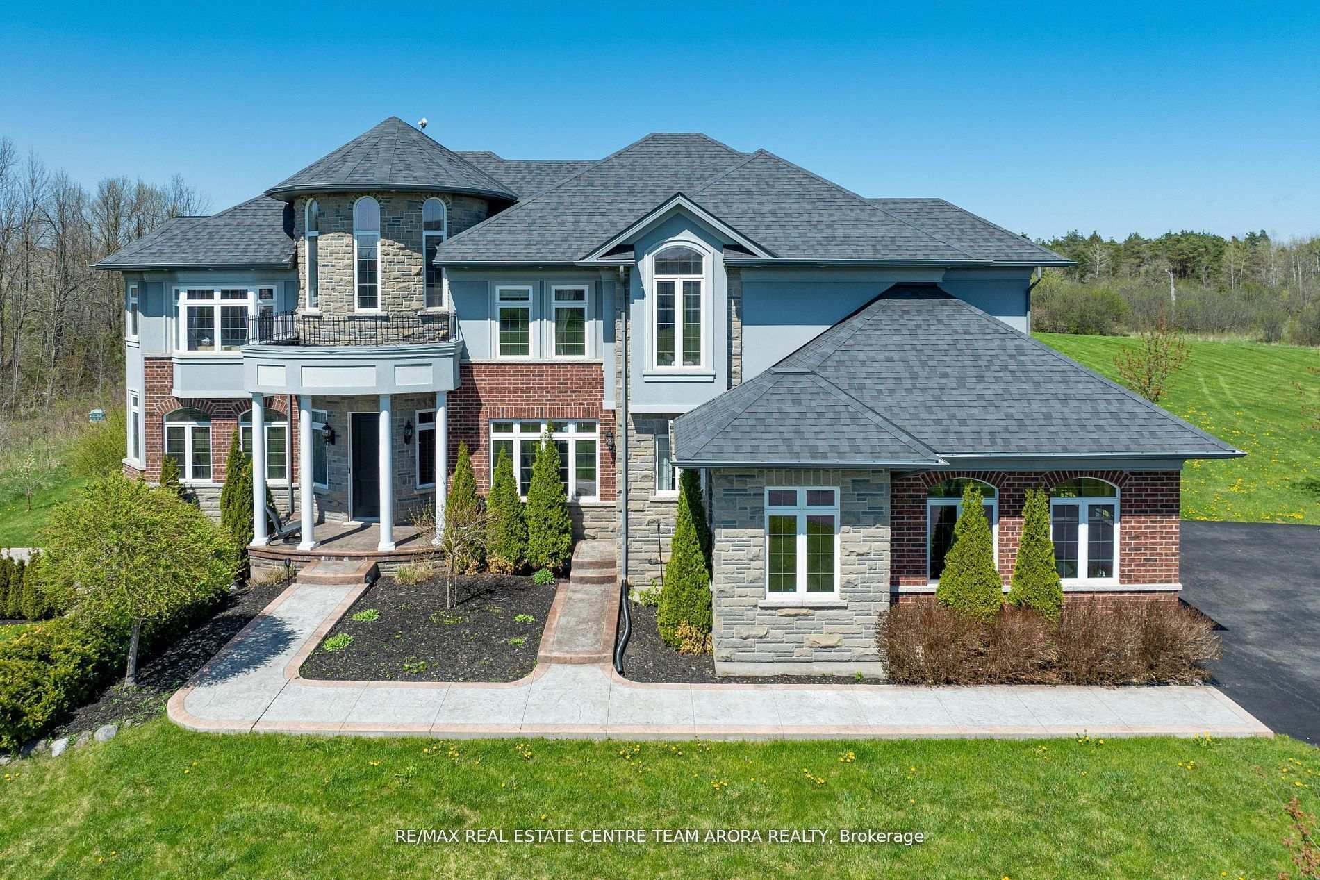 Front of 100 Chesswood Trail