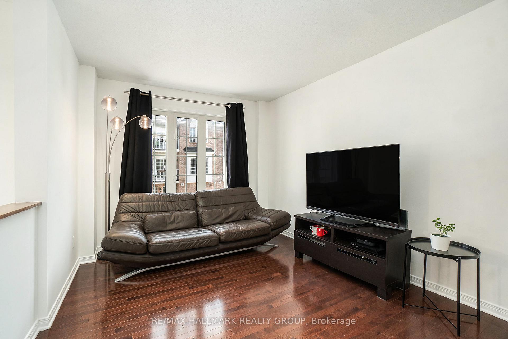 Photo 2 of 155 Fordham Private, Ottawa, Central Park — HOMEH