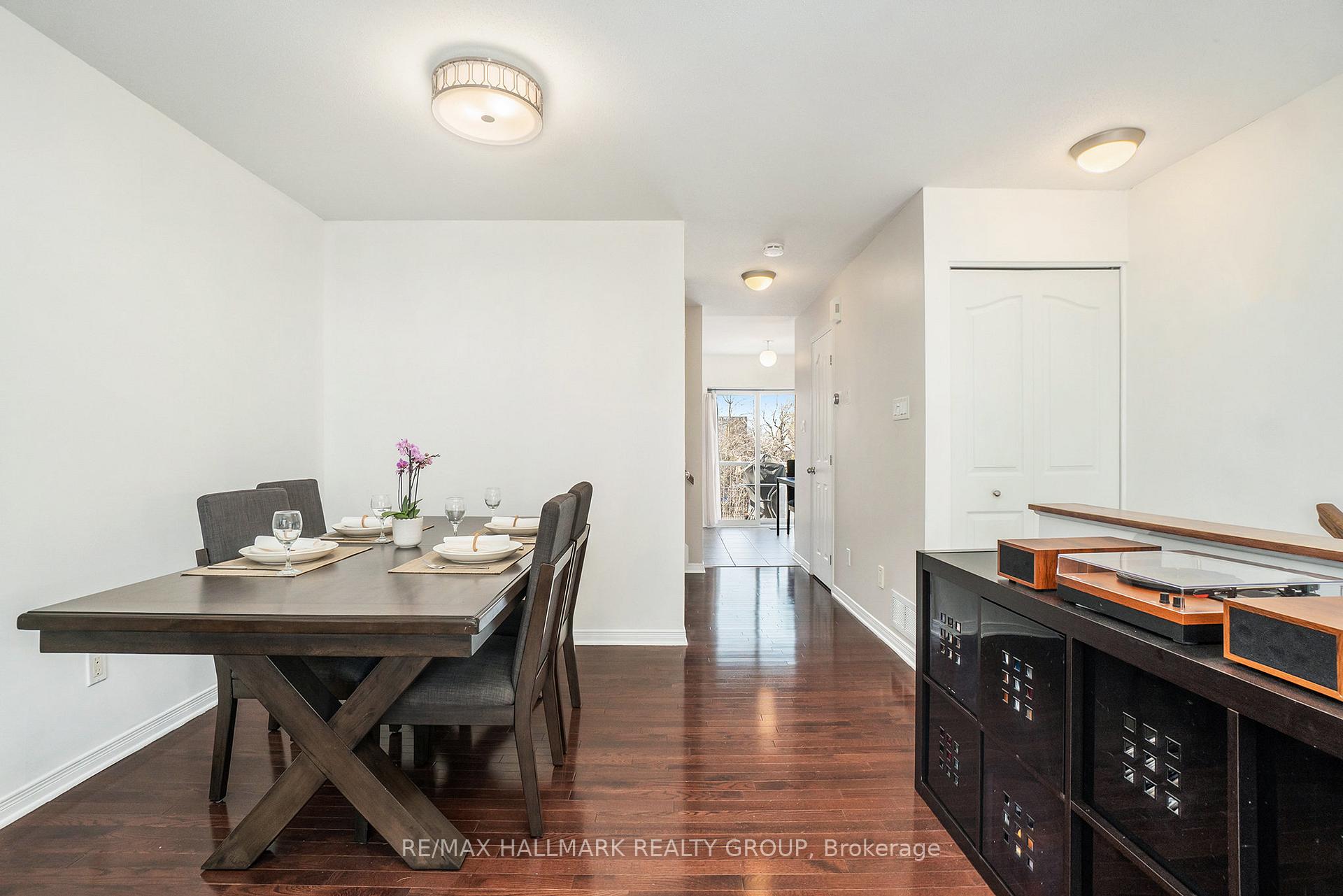Photo 3 of 155 Fordham Private, Ottawa, Central Park — HOMEH