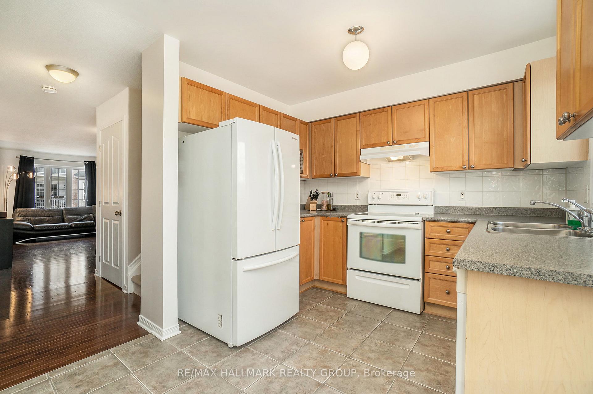 Photo 7 of 155 Fordham Private, Ottawa, Central Park — HOMEH