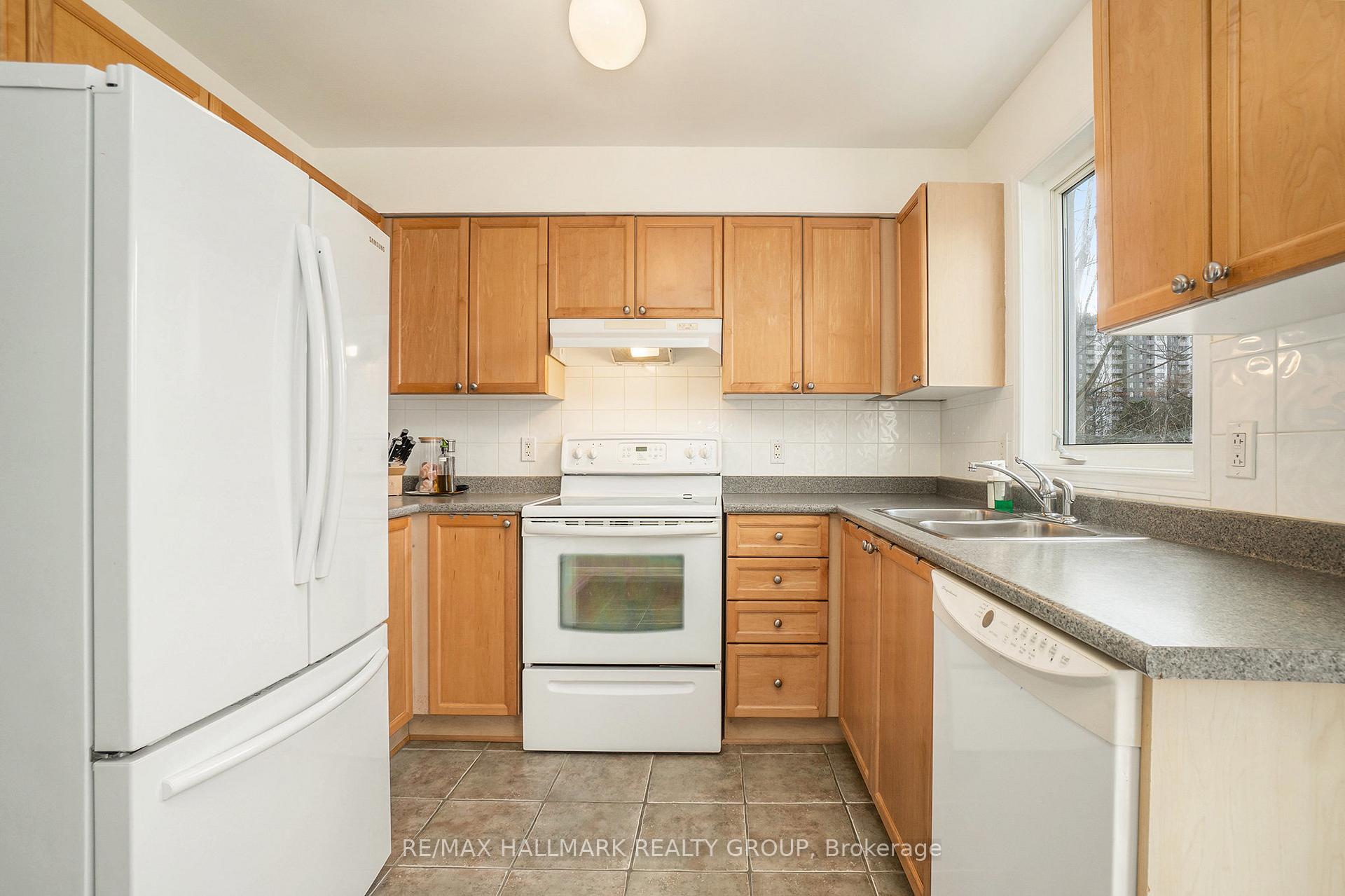Photo 12 of 155 Fordham Private, Ottawa, Central Park — HOMEH