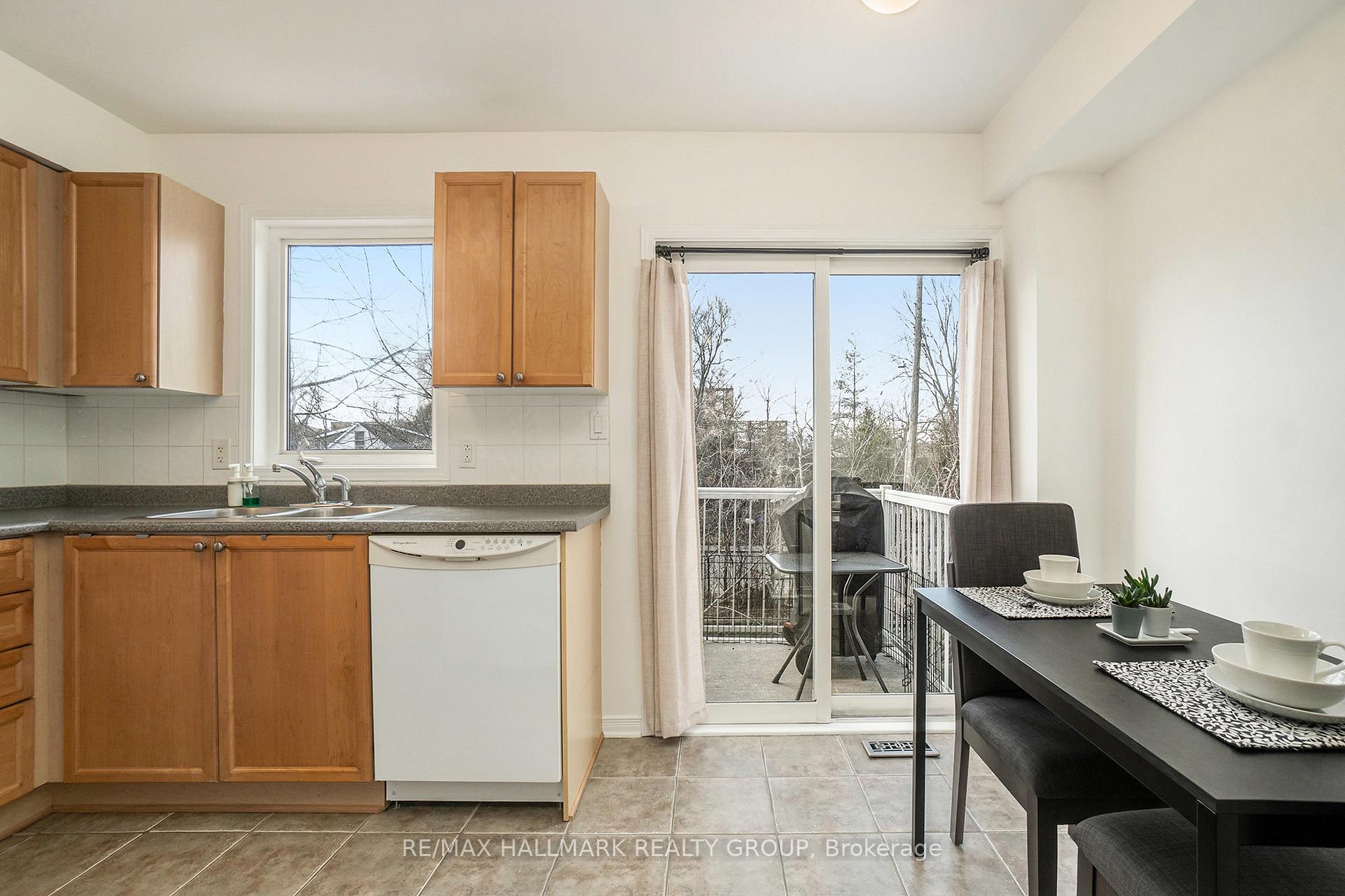 Photo 6 of 155 Fordham Private, Ottawa, Central Park — HOMEH