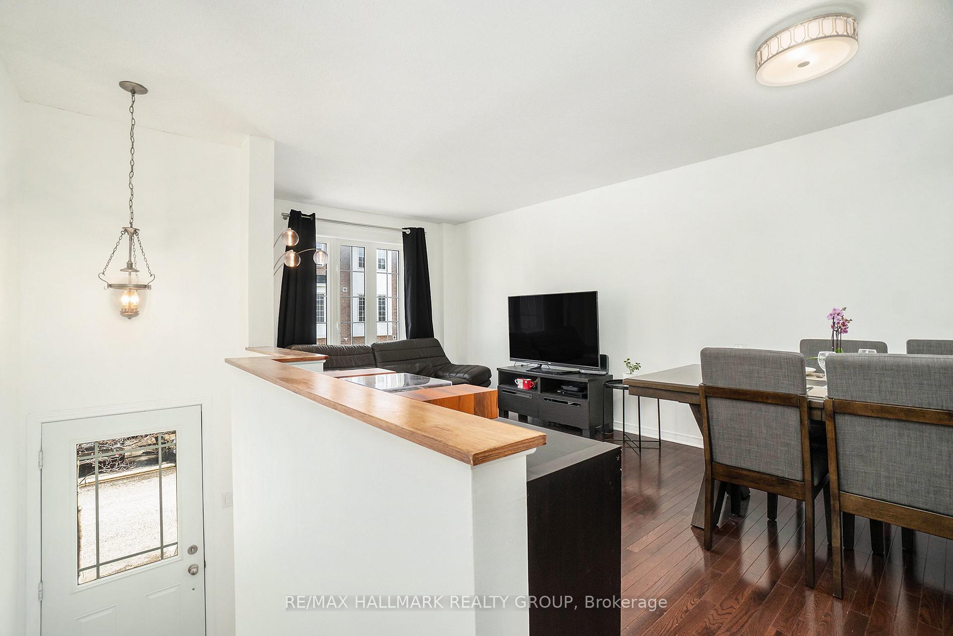 Photo 23 of 155 Fordham Private, Ottawa, Central Park — HOMEH