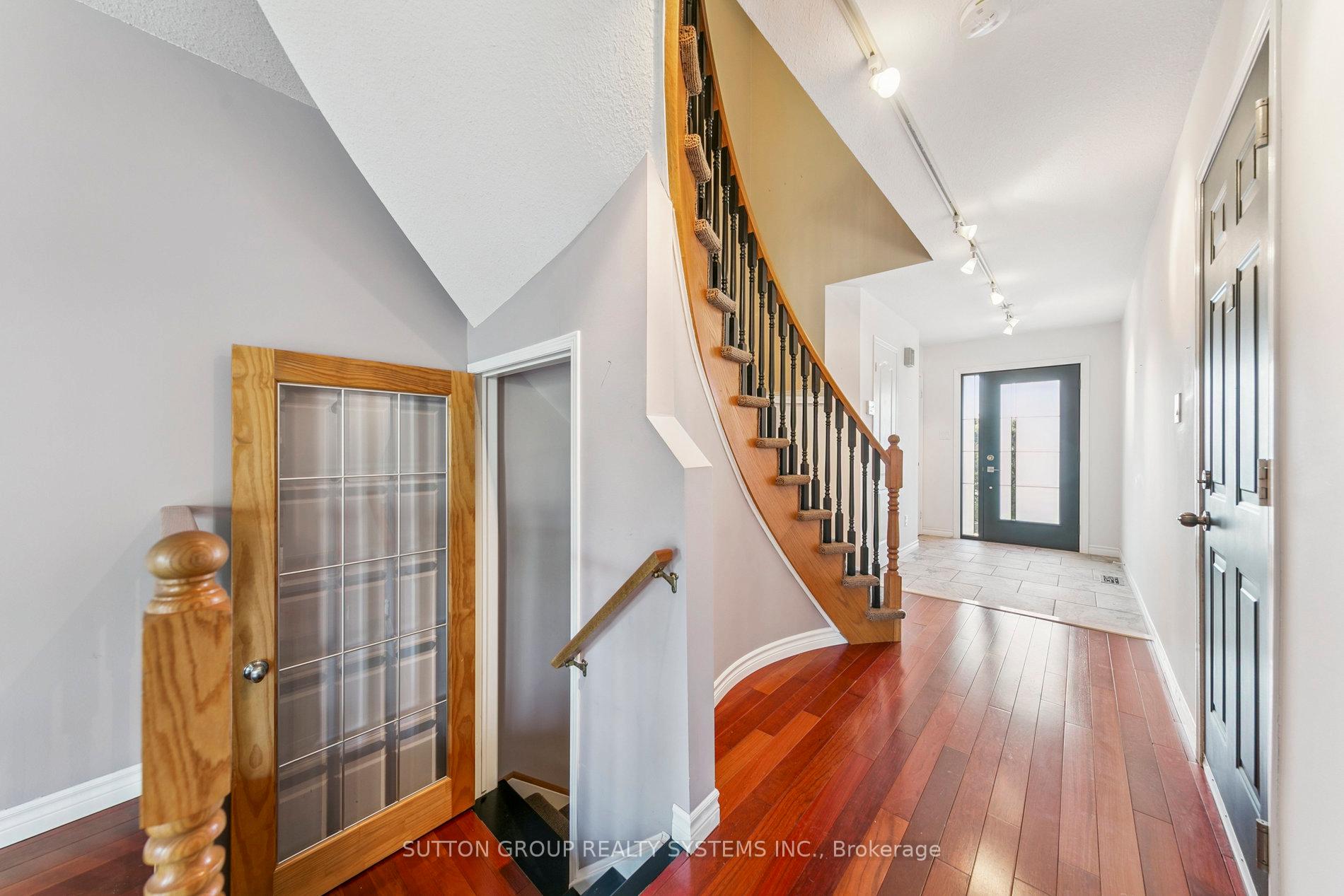 Photo 5 of 57 Foxborough Drive, Hamilton, Ancaster — HOMEH