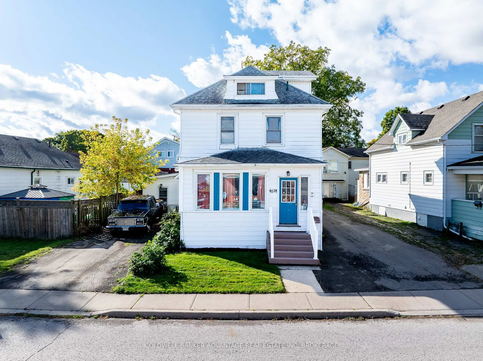 Photo 2 of 4674 Ryerson Crescent, Niagara Falls, Downtown — HOMEH