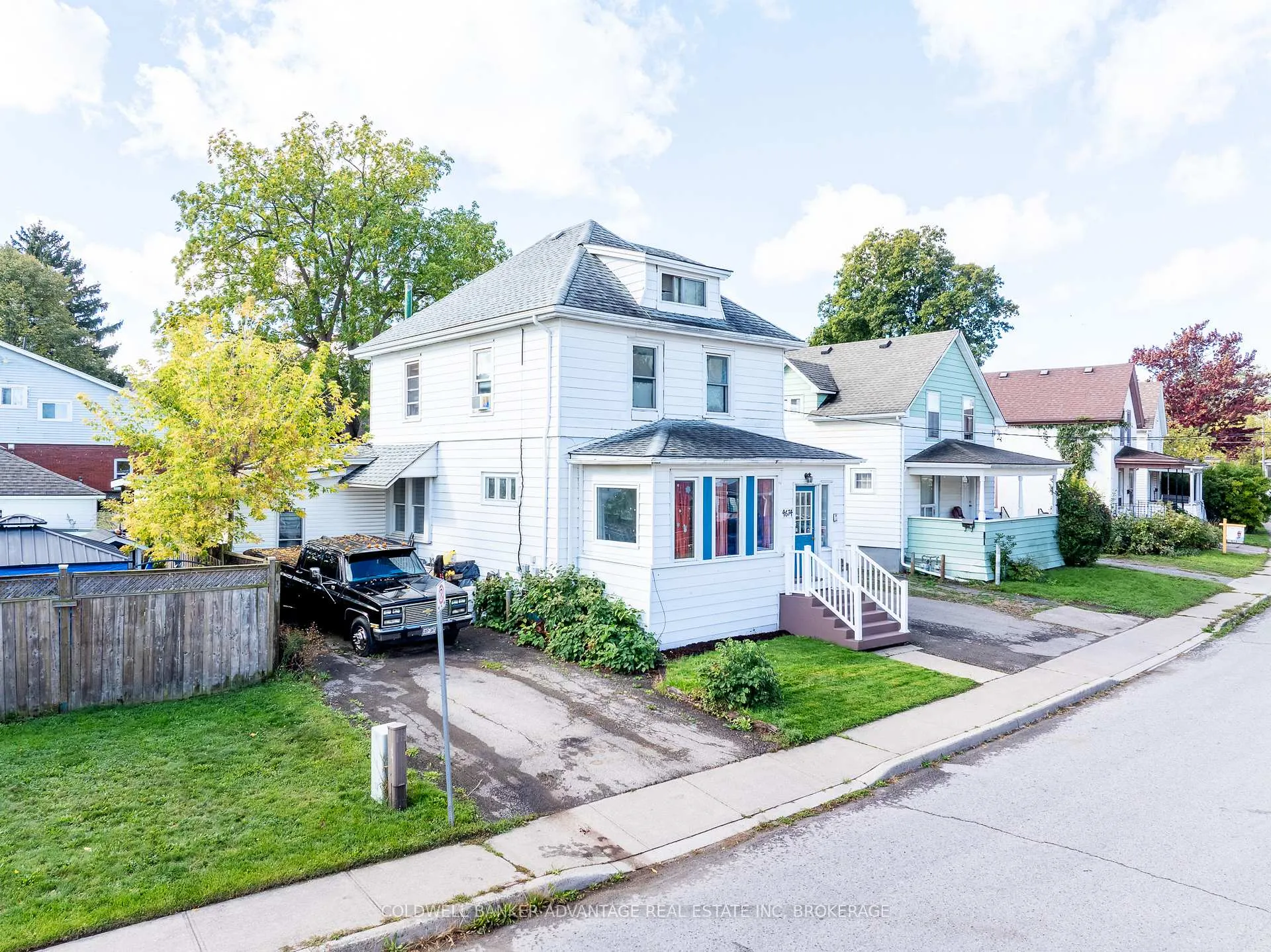 Photo 3 of 4674 Ryerson Crescent, Niagara Falls, Downtown — HOMEH