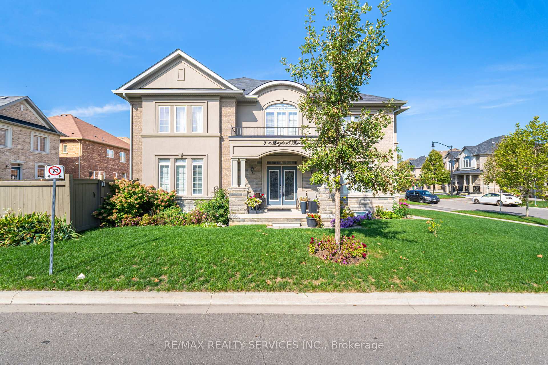Photo 4 of 2 Magical Road, Brampton, Northwest Brampton — HOMEH