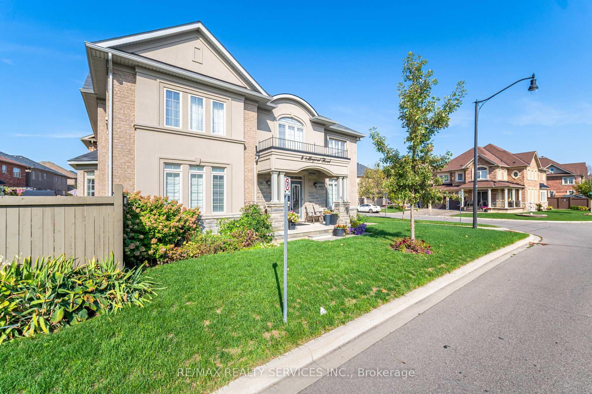 Photo 5 of 2 Magical Road, Brampton, Northwest Brampton — HOMEH