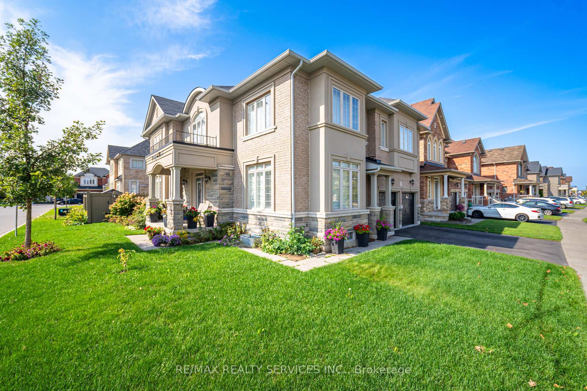 Photo 6 of 2 Magical Road, Brampton, Northwest Brampton — HOMEH