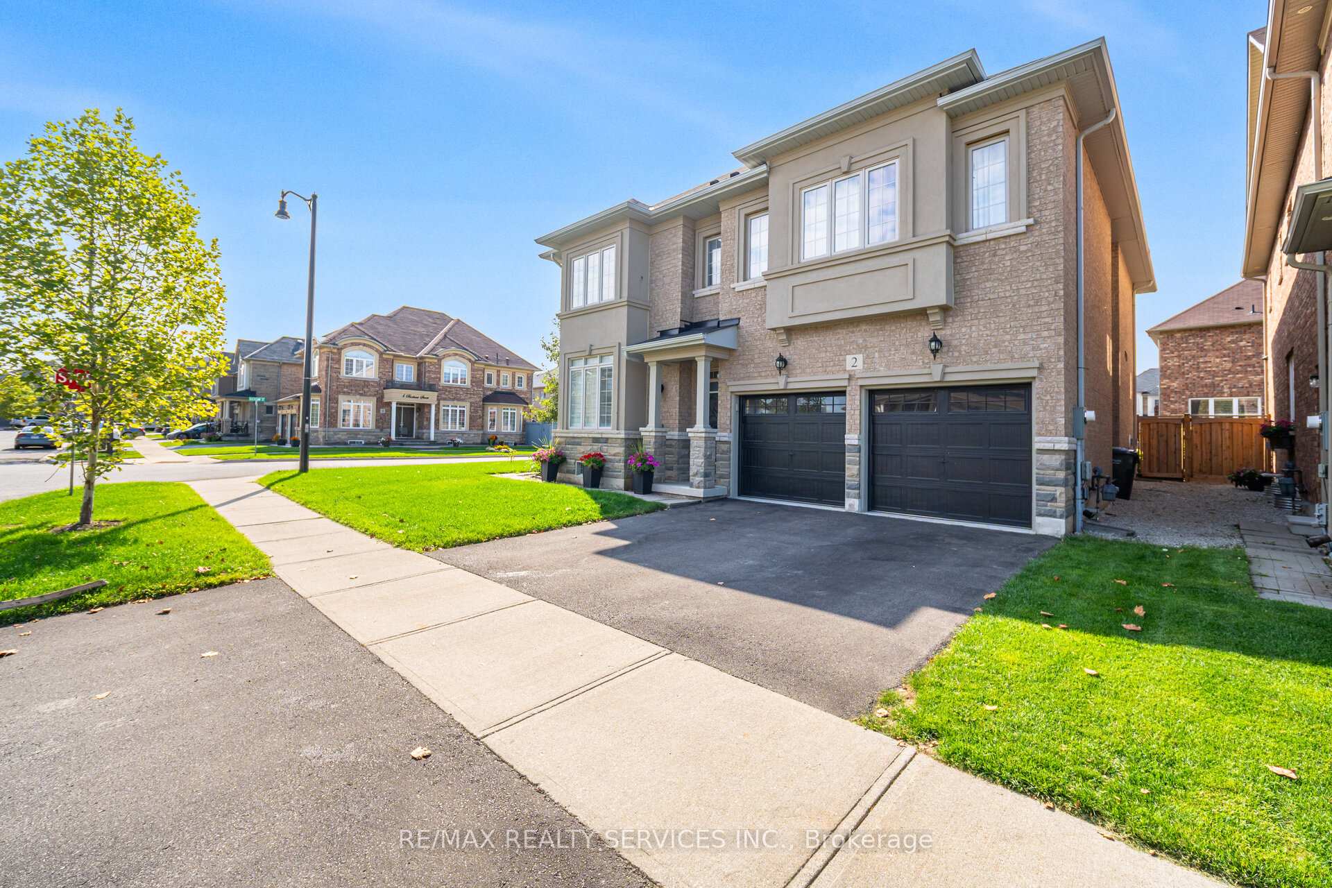 Photo 10 of 2 Magical Road, Brampton, Northwest Brampton — HOMEH