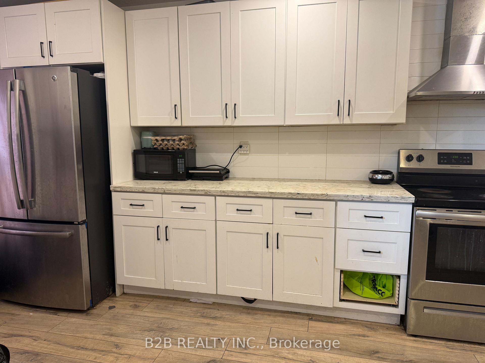 Photo 2 of 21 Lindridge Avenue, Brampton, Westgate — HOMEH