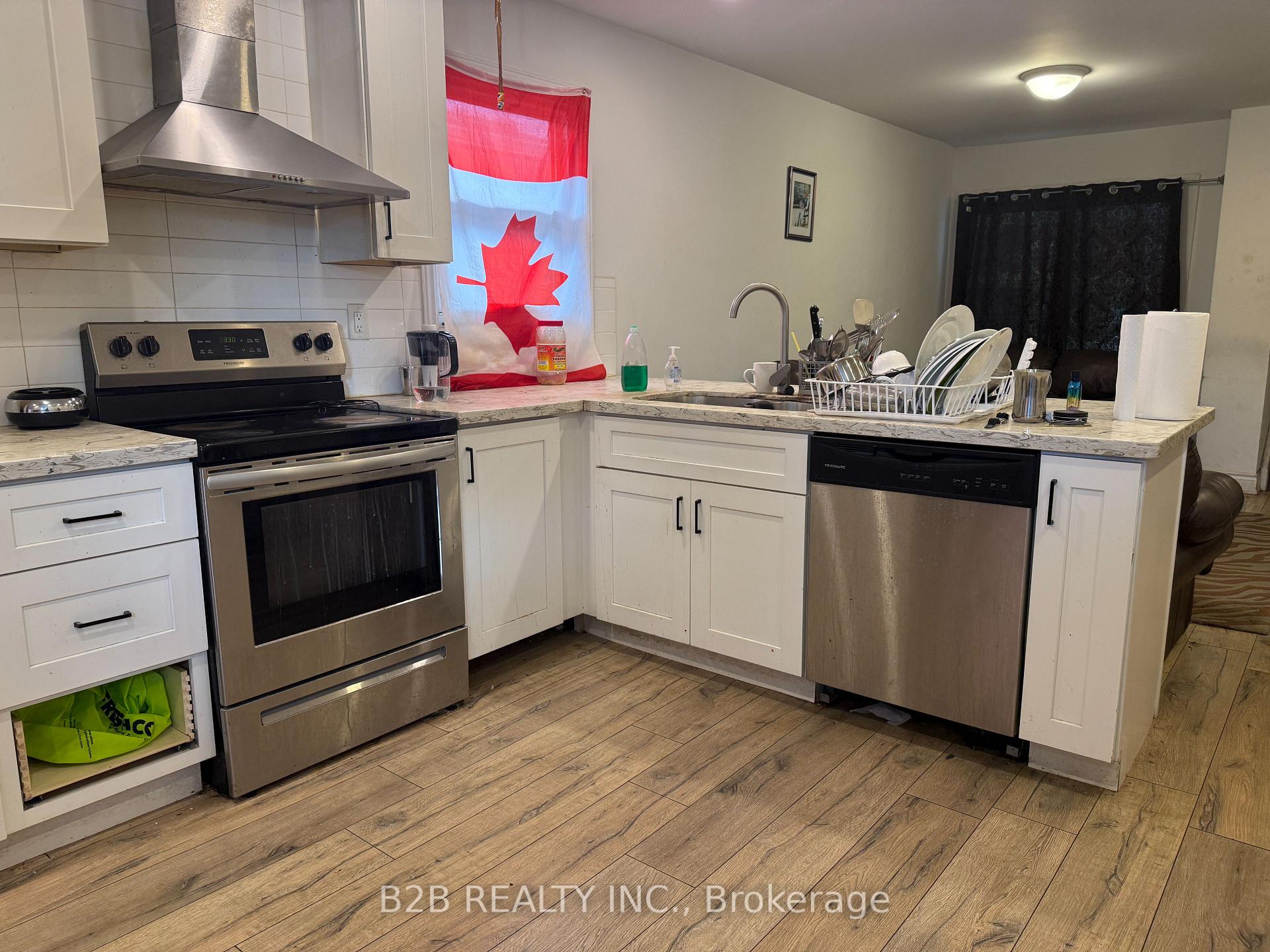 Photo 3 of 21 Lindridge Avenue, Brampton, Westgate — HOMEH