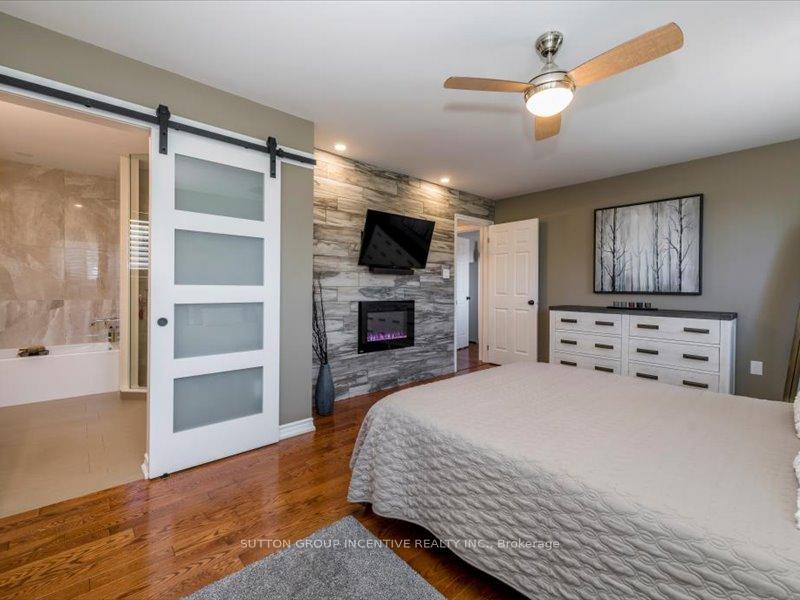 Photo 3 of 36 Stoneybrook Crescent, Barrie, Ardagh — HOMEH